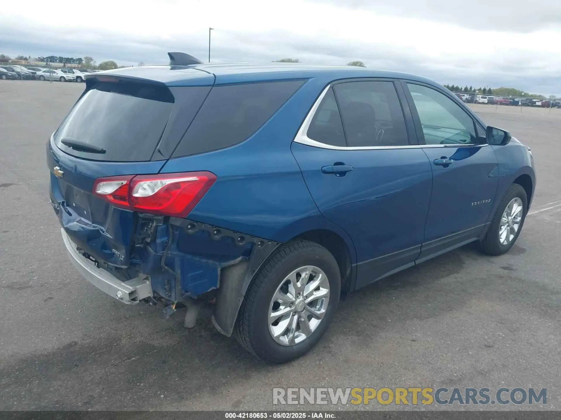4 Photograph of a damaged car 2GNAXUEV3L6157178 CHEVROLET EQUINOX 2020