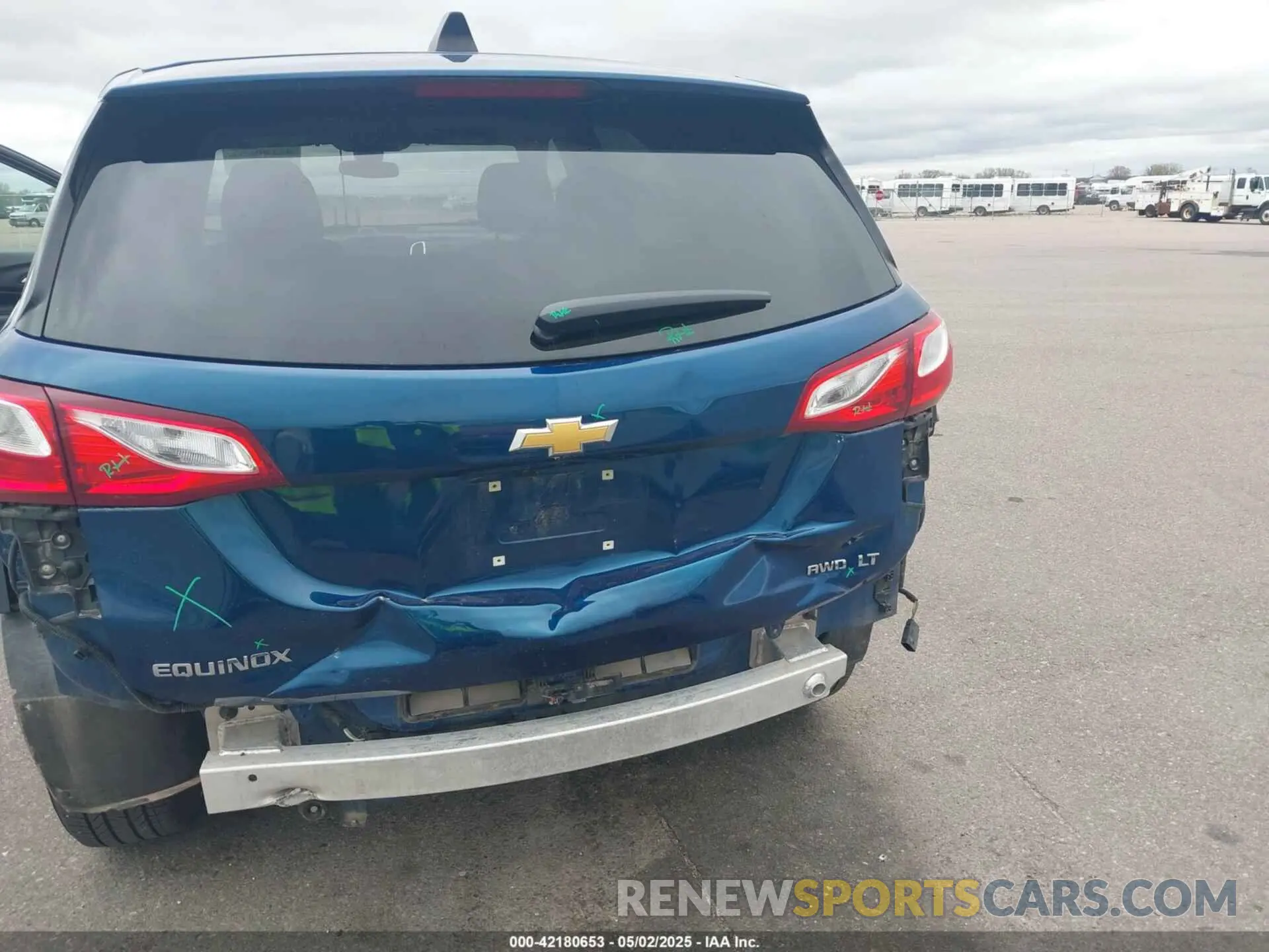 6 Photograph of a damaged car 2GNAXUEV3L6157178 CHEVROLET EQUINOX 2020