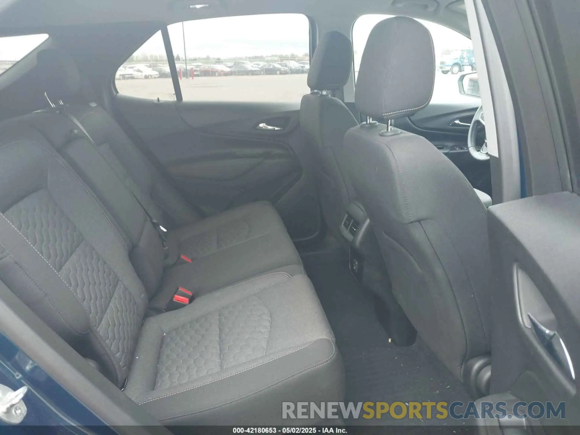 8 Photograph of a damaged car 2GNAXUEV3L6157178 CHEVROLET EQUINOX 2020