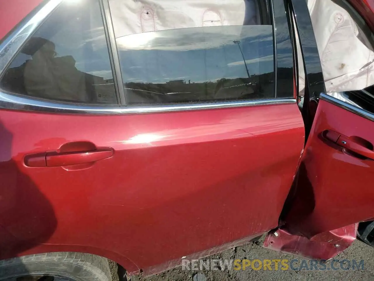 11 Photograph of a damaged car 2GNAXUEV3L6213622 CHEVROLET EQUINOX 2020
