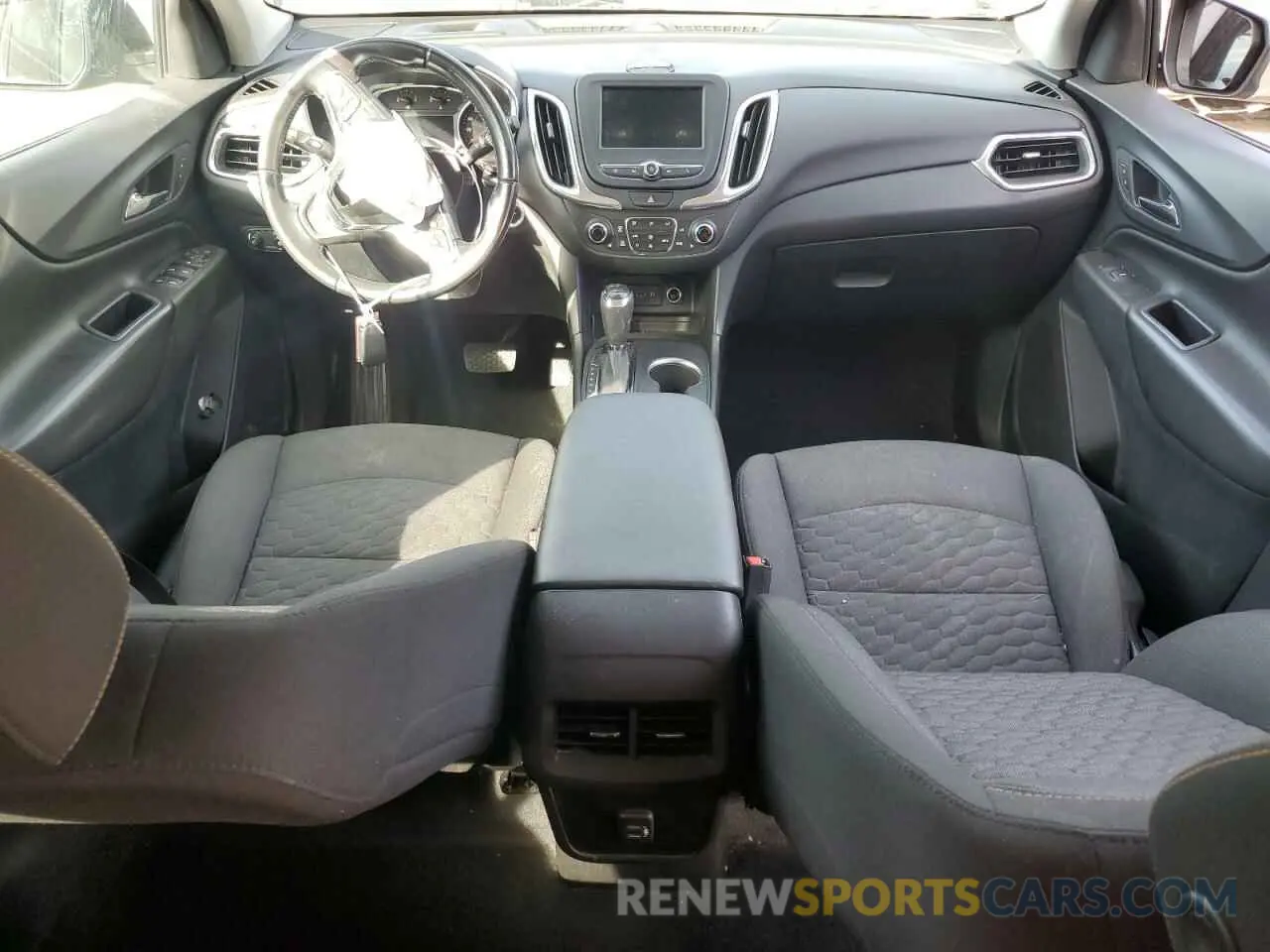 8 Photograph of a damaged car 2GNAXUEV3L6282892 CHEVROLET EQUINOX 2020