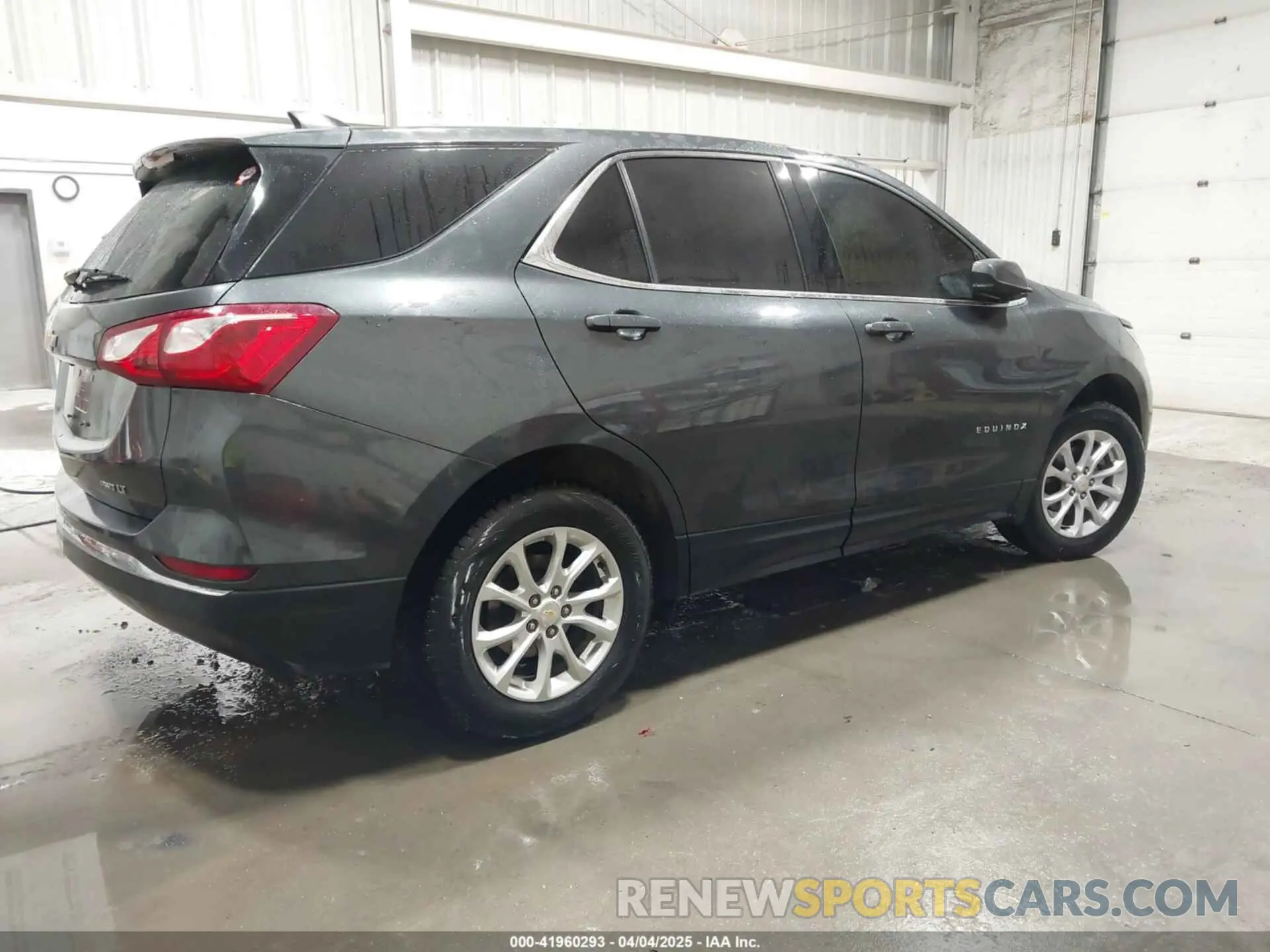 4 Фотография поврежденного автомобиля 2GNAXUEV4L6157402 CHEVROLET EQUINOX 2020