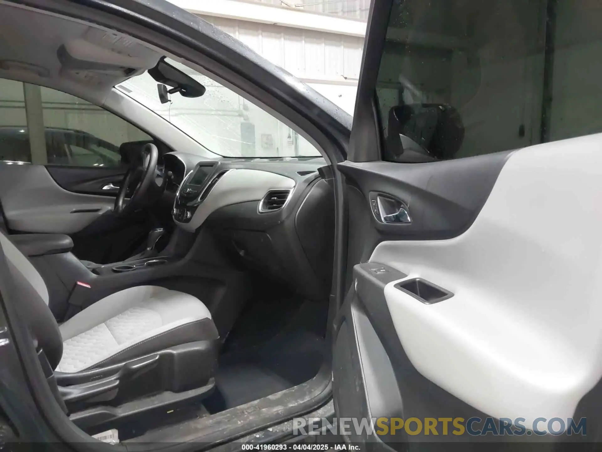 5 Фотография поврежденного автомобиля 2GNAXUEV4L6157402 CHEVROLET EQUINOX 2020
