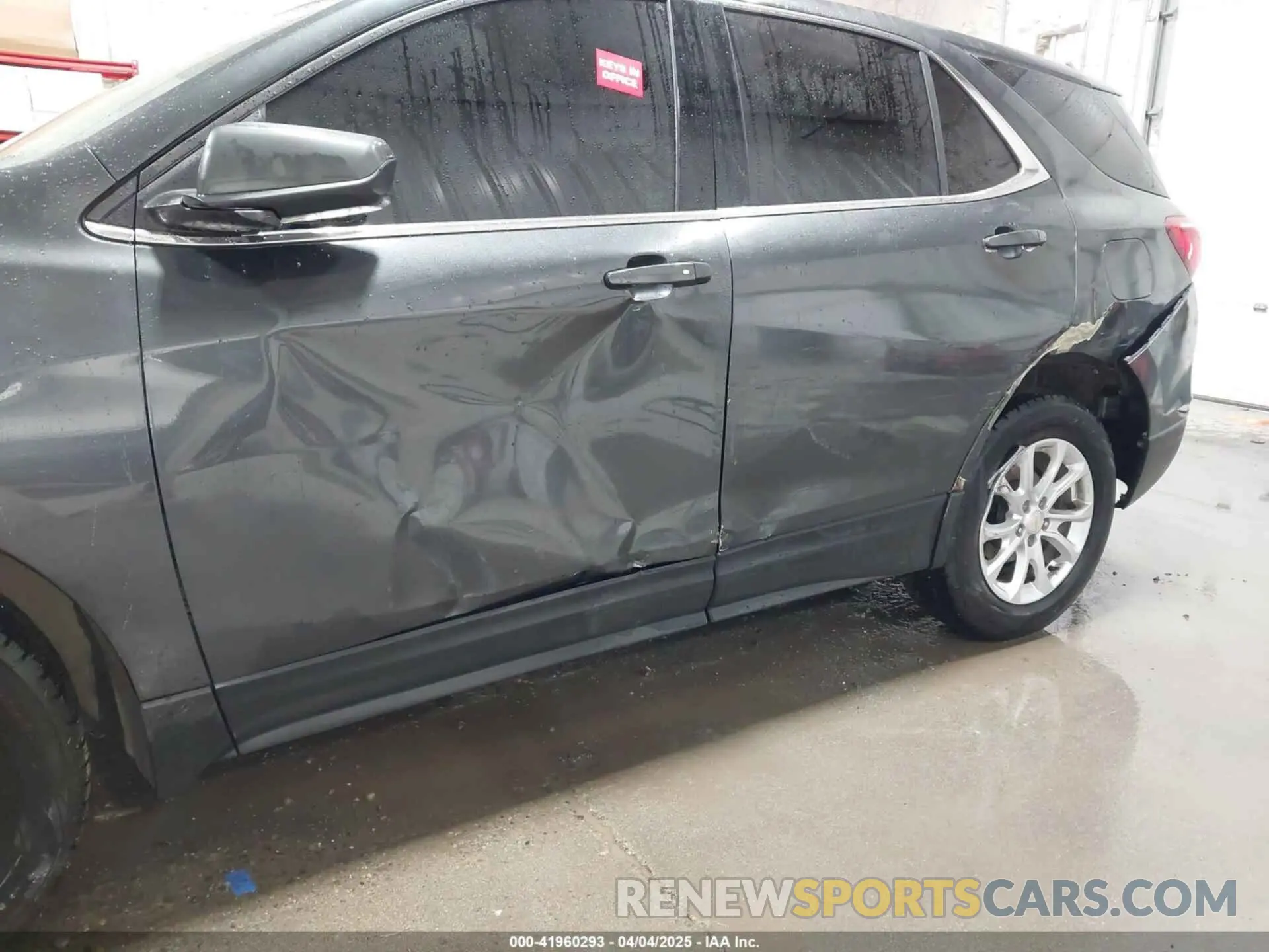 6 Фотография поврежденного автомобиля 2GNAXUEV4L6157402 CHEVROLET EQUINOX 2020