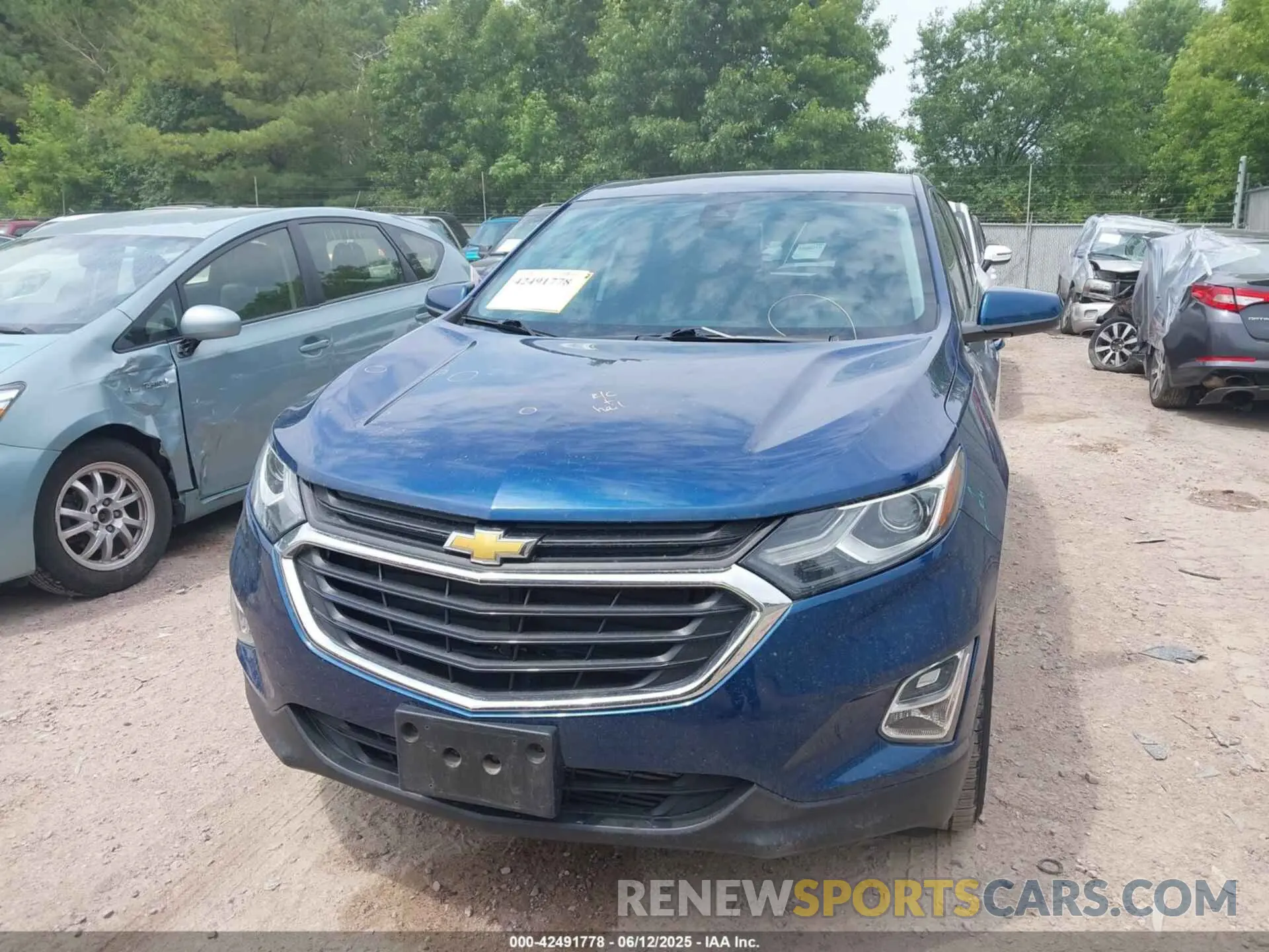 12 Photograph of a damaged car 2GNAXUEV4L6222555 CHEVROLET EQUINOX 2020