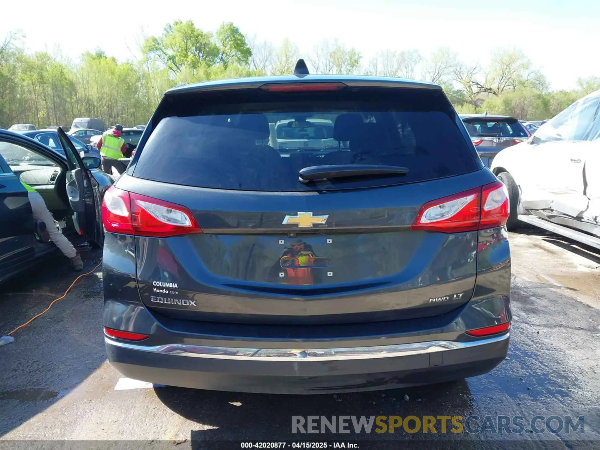 16 Photograph of a damaged car 2GNAXUEV4L6225634 CHEVROLET EQUINOX 2020