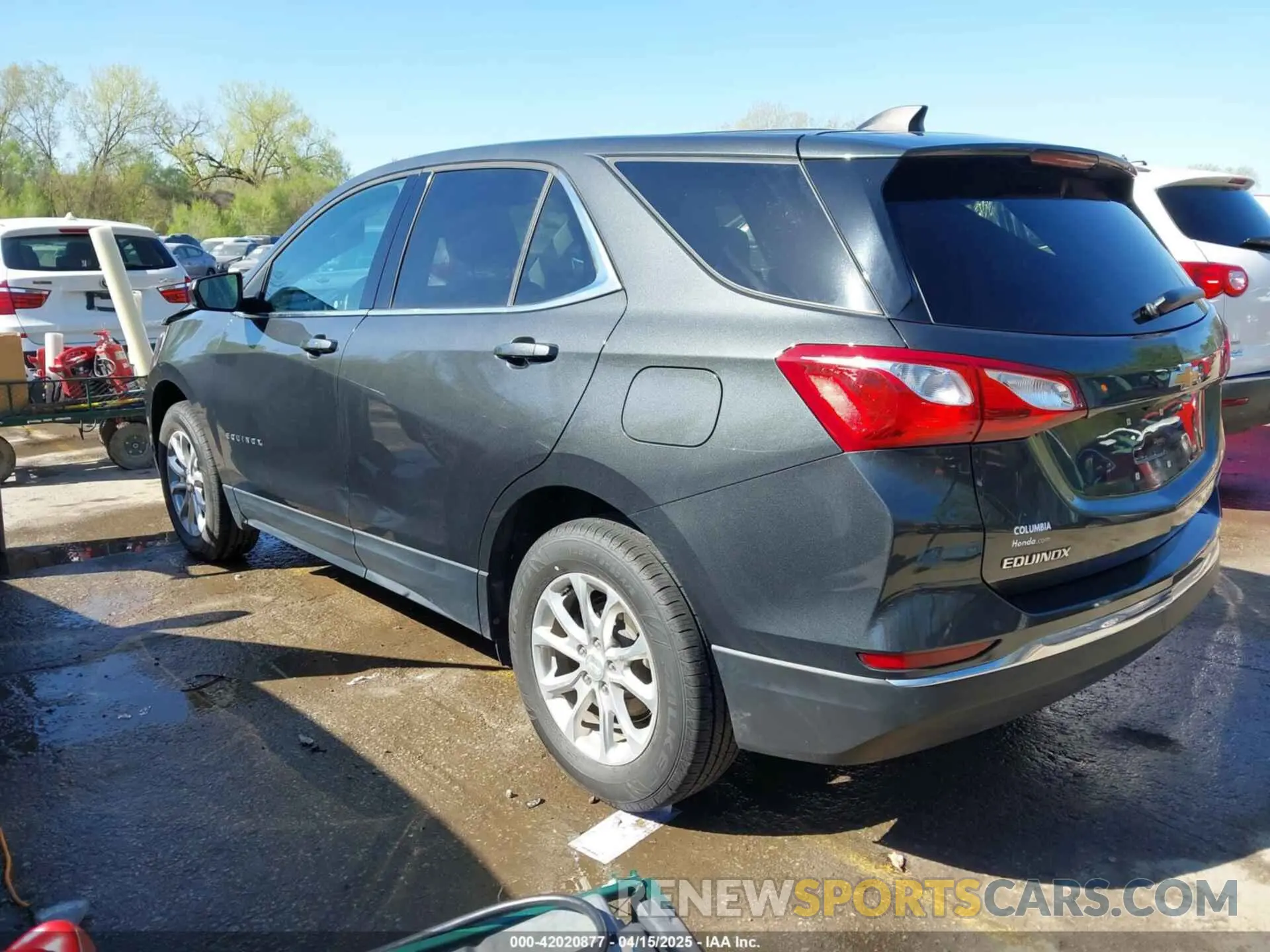 3 Photograph of a damaged car 2GNAXUEV4L6225634 CHEVROLET EQUINOX 2020