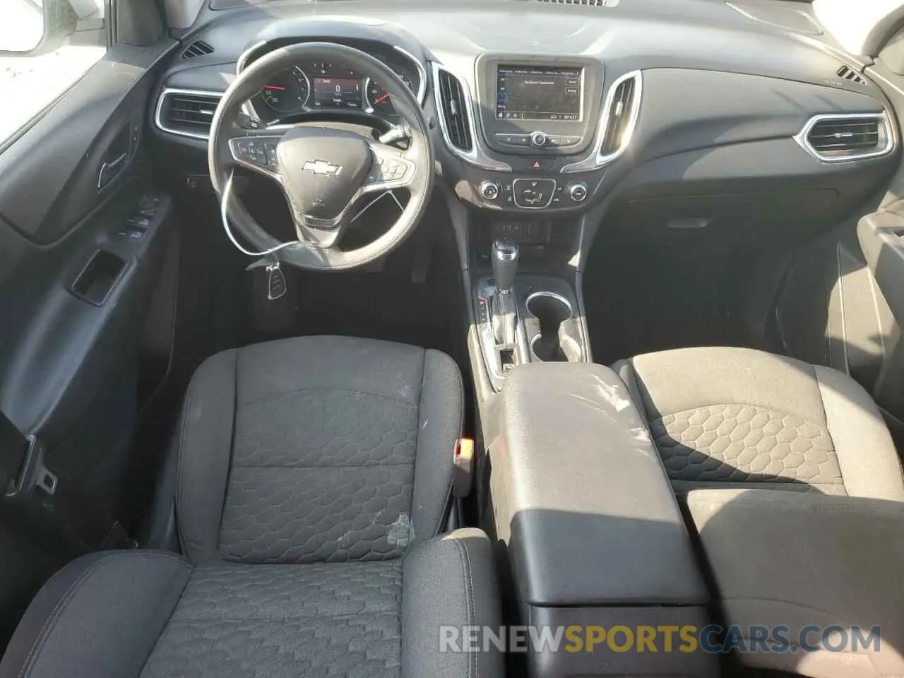 8 Фотография поврежденного автомобиля 2GNAXUEV4L6240487 CHEVROLET EQUINOX 2020