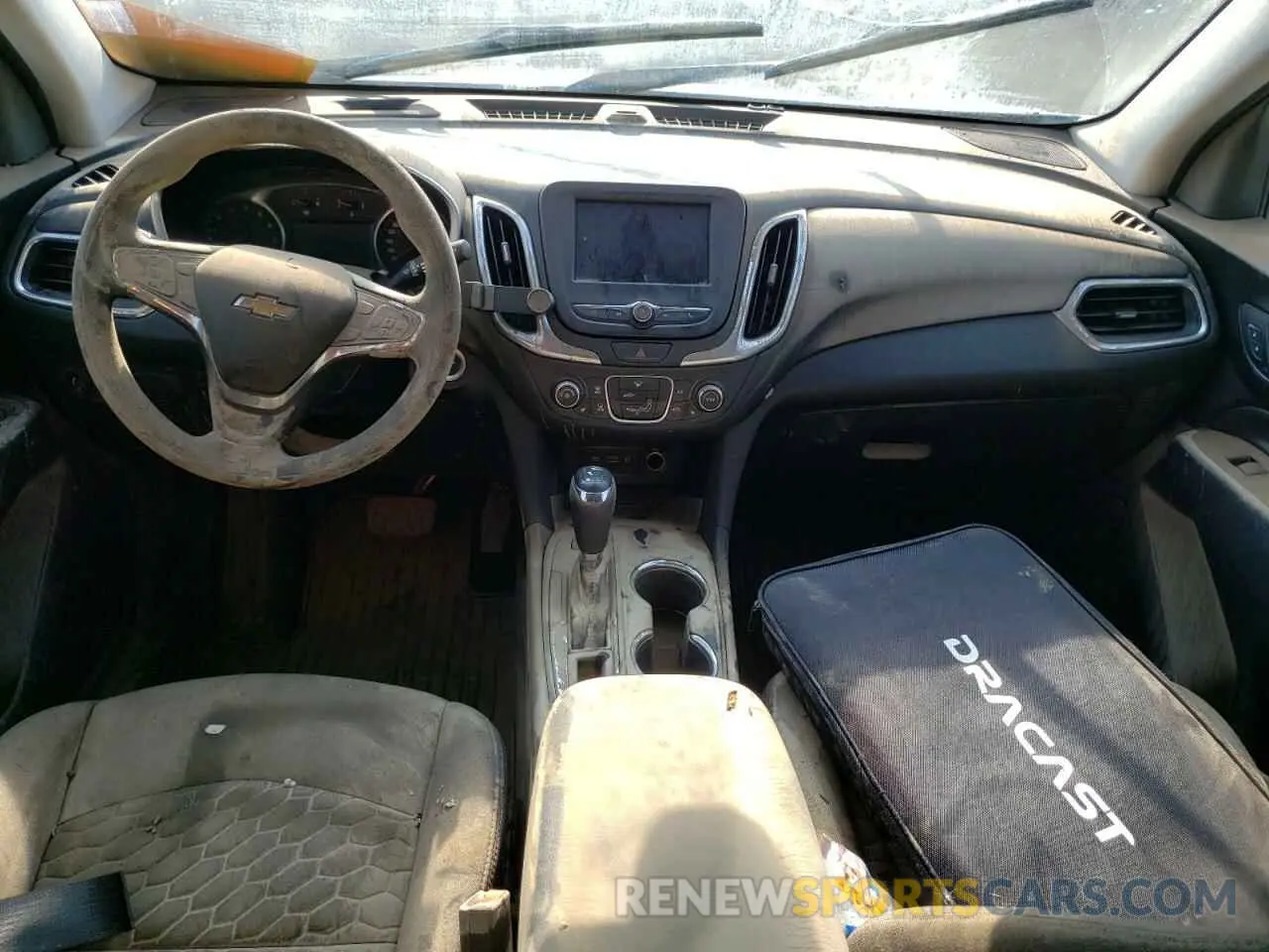 8 Photograph of a damaged car 2GNAXUEV4L6240814 CHEVROLET EQUINOX 2020
