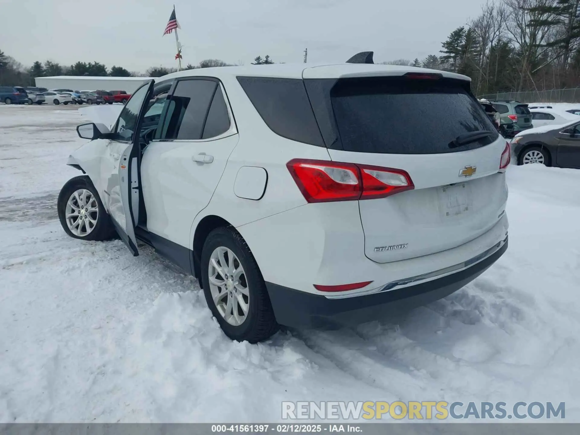 3 Photograph of a damaged car 2GNAXUEV5L6154590 CHEVROLET EQUINOX 2020