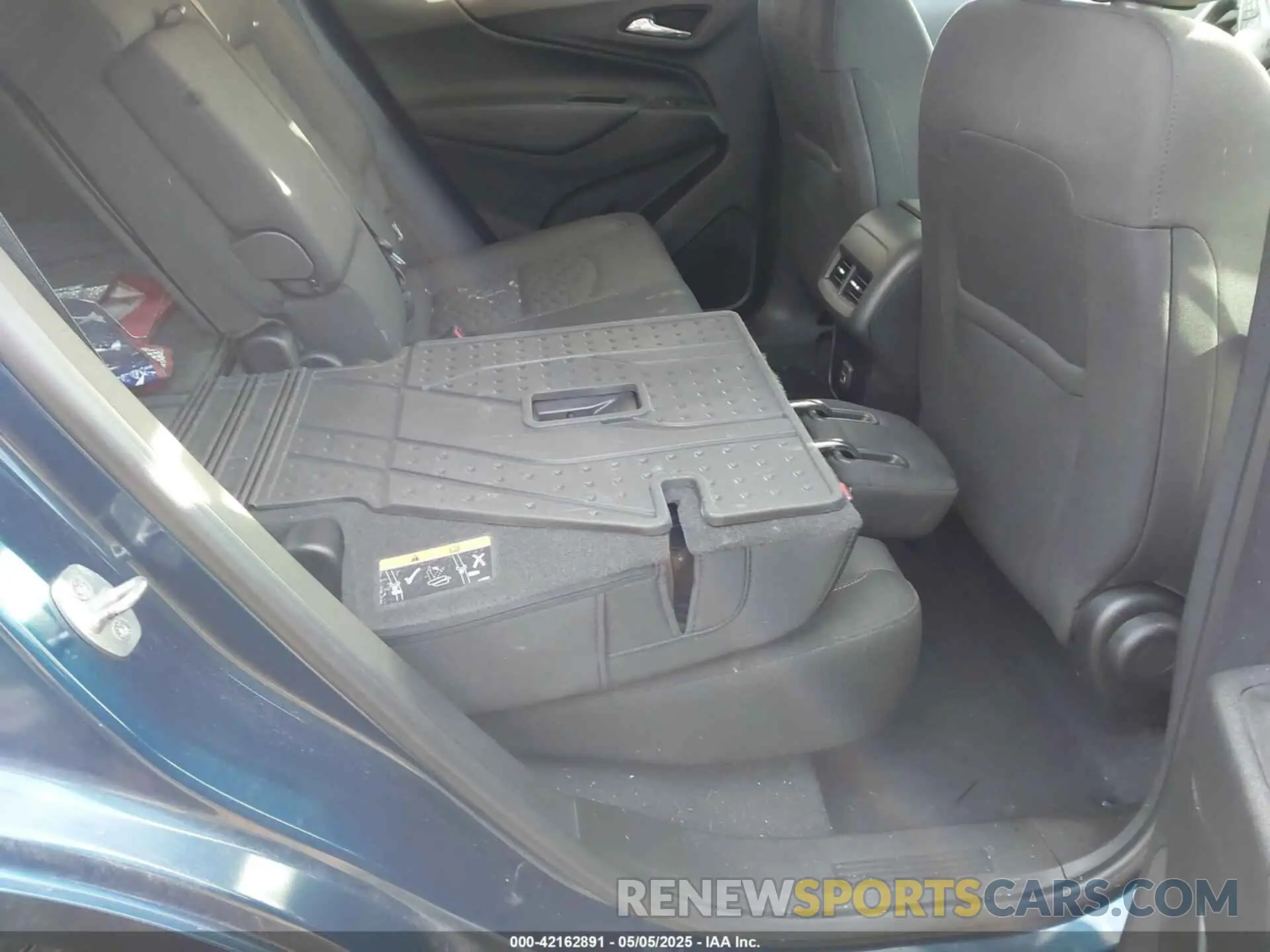 8 Photograph of a damaged car 2GNAXUEV5L6173091 CHEVROLET EQUINOX 2020