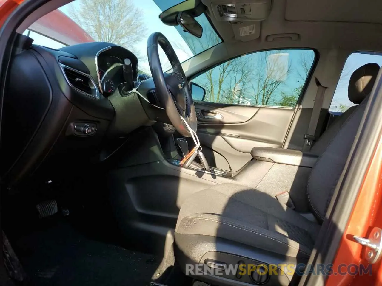 7 Фотография поврежденного автомобиля 2GNAXUEV5L6208096 CHEVROLET EQUINOX 2020