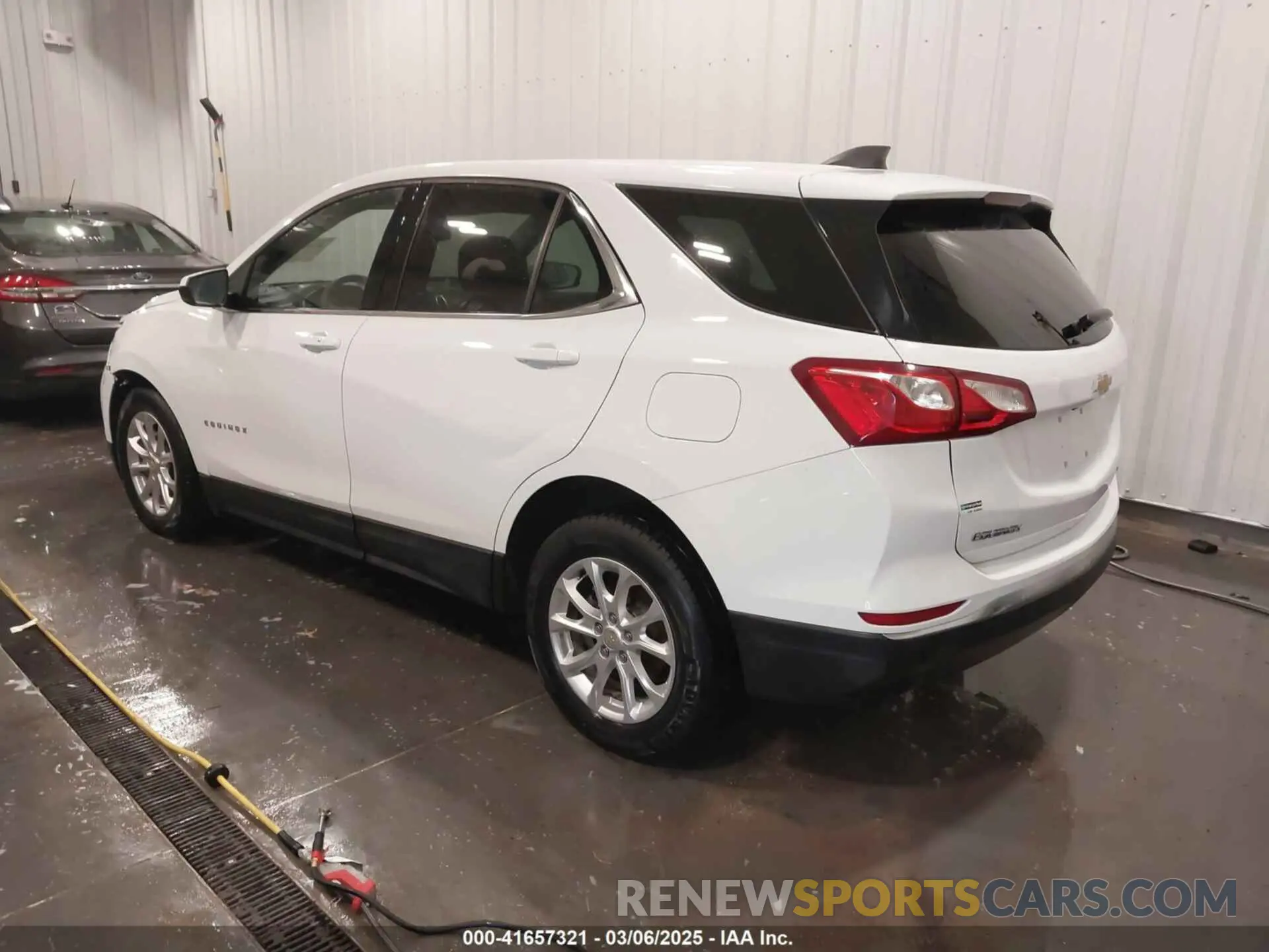 3 Фотография поврежденного автомобиля 2GNAXUEV5L6244807 CHEVROLET EQUINOX 2020
