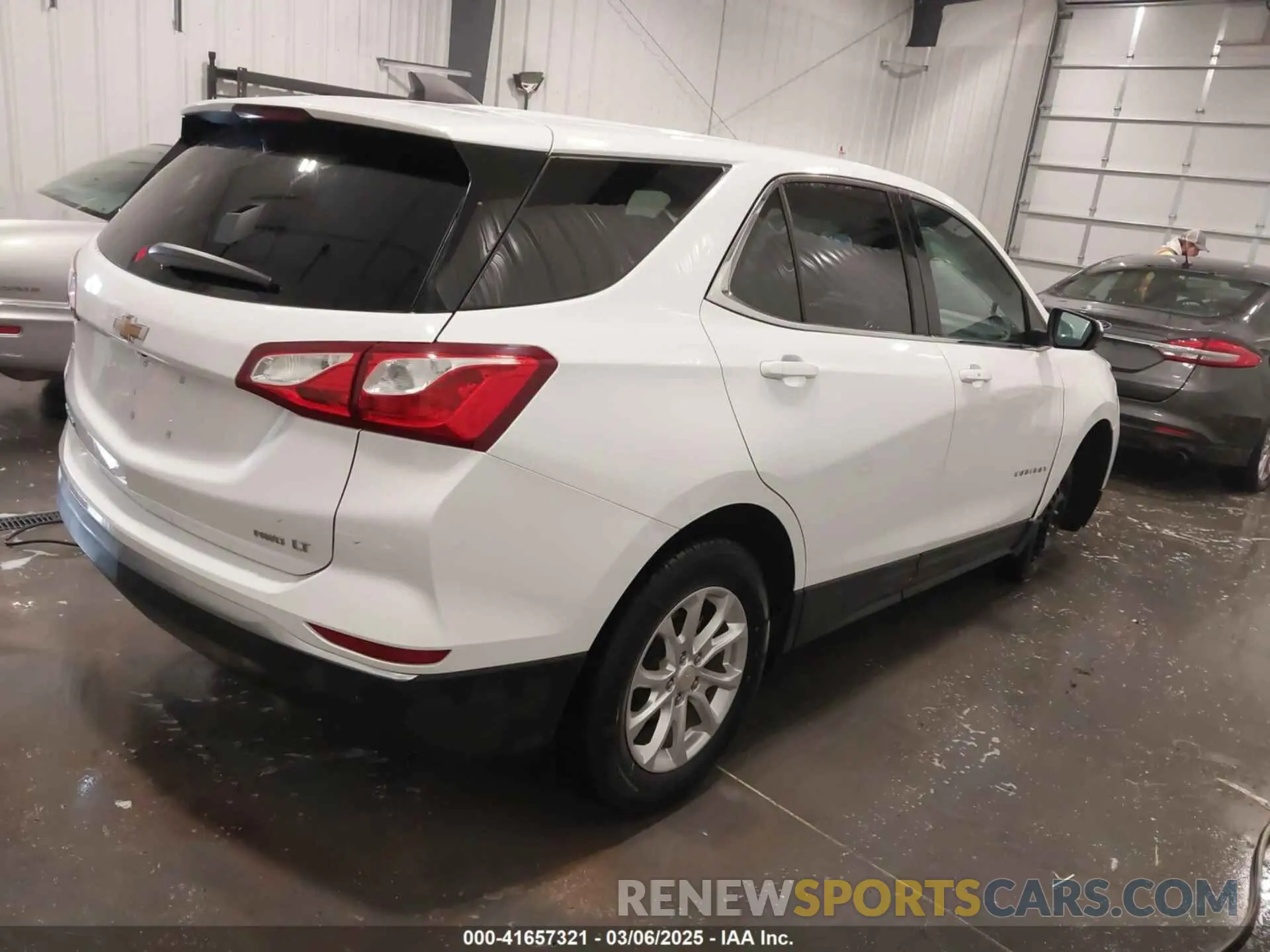4 Фотография поврежденного автомобиля 2GNAXUEV5L6244807 CHEVROLET EQUINOX 2020
