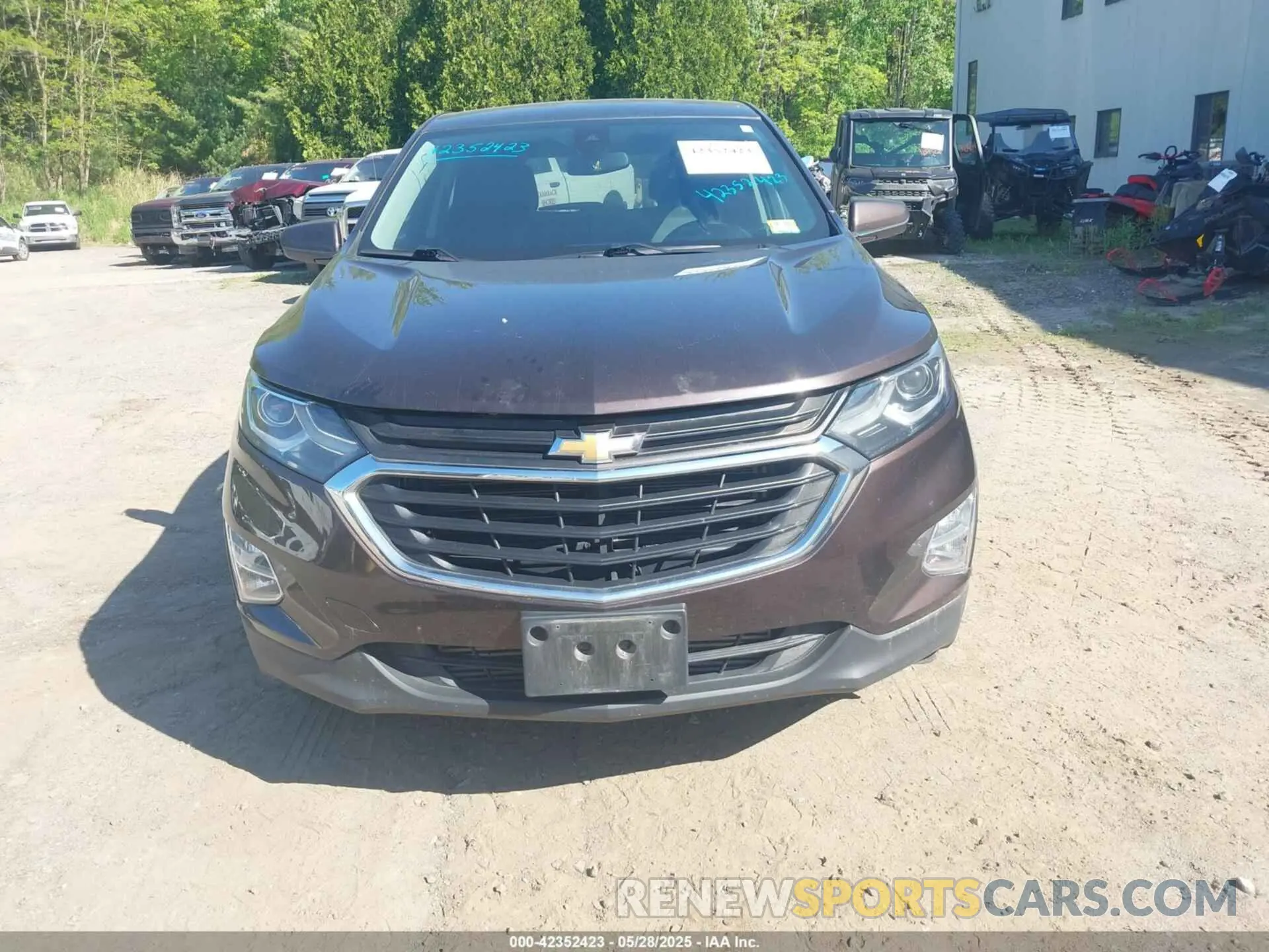 12 Photograph of a damaged car 2GNAXUEV6L6109805 CHEVROLET EQUINOX 2020