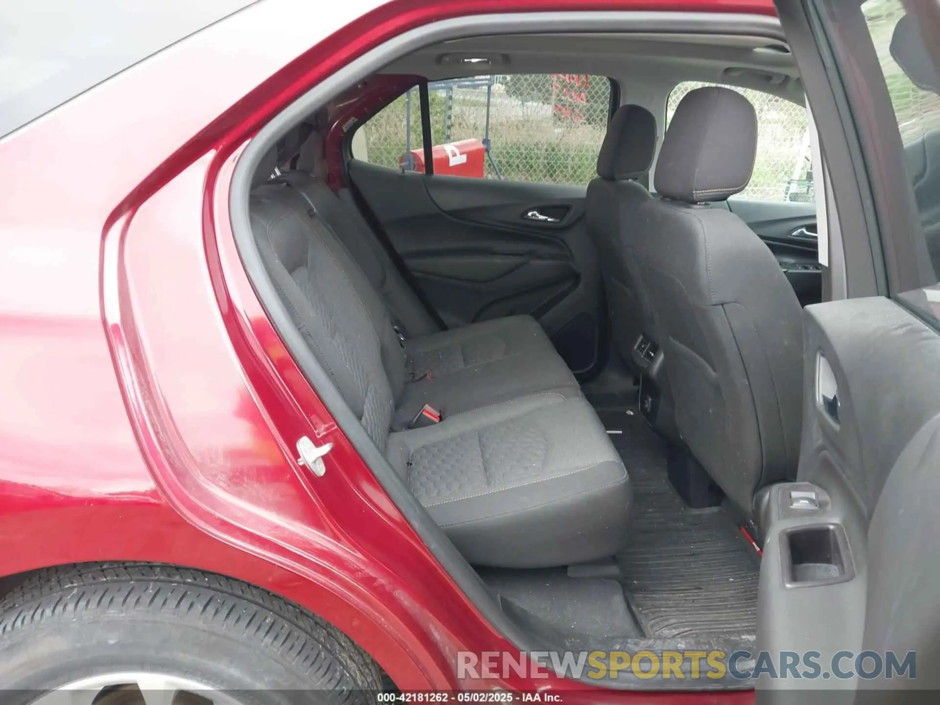8 Photograph of a damaged car 2GNAXUEV6L6220600 CHEVROLET EQUINOX 2020