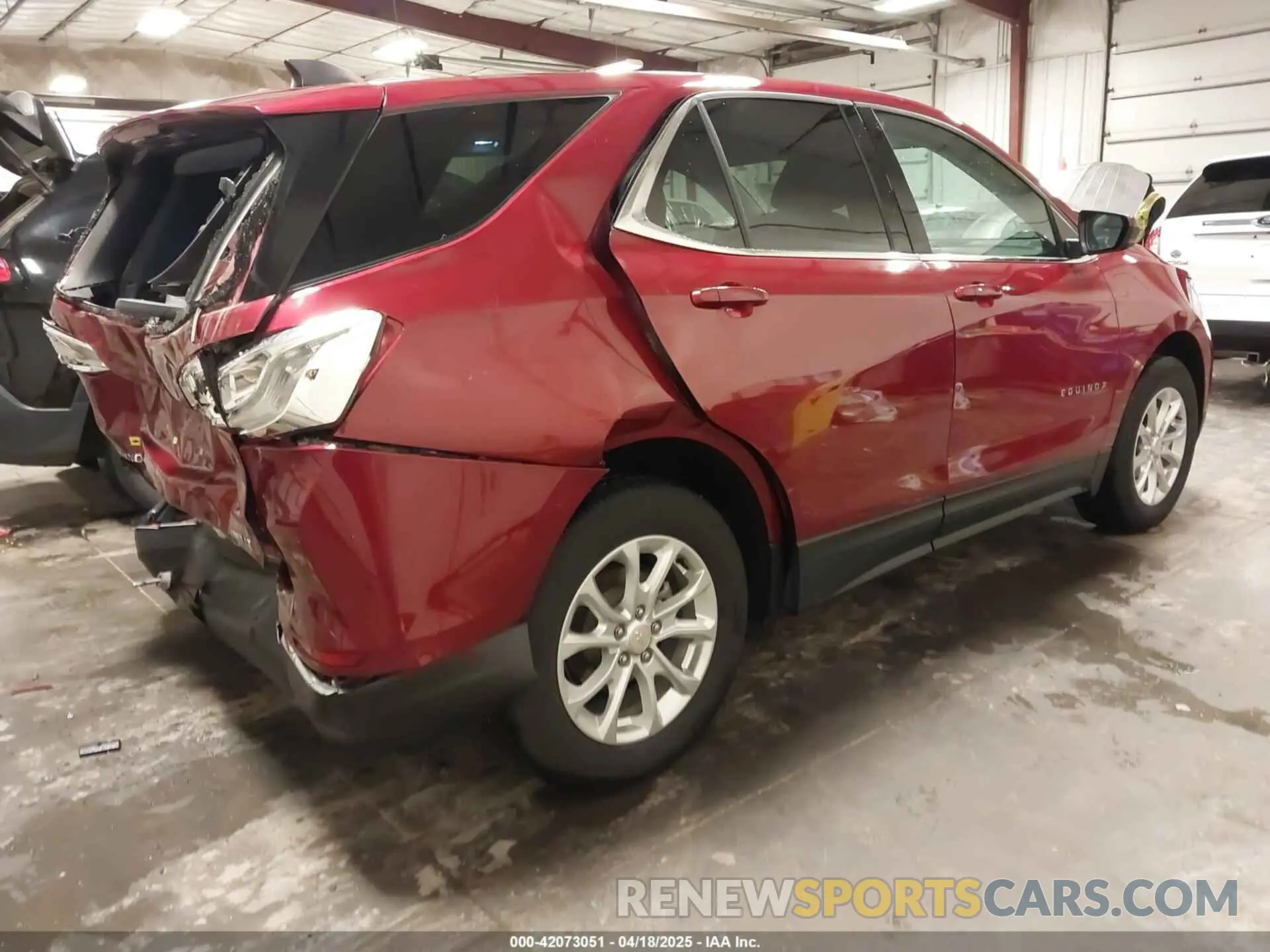 4 Photograph of a damaged car 2GNAXUEV6L6268954 CHEVROLET EQUINOX 2020