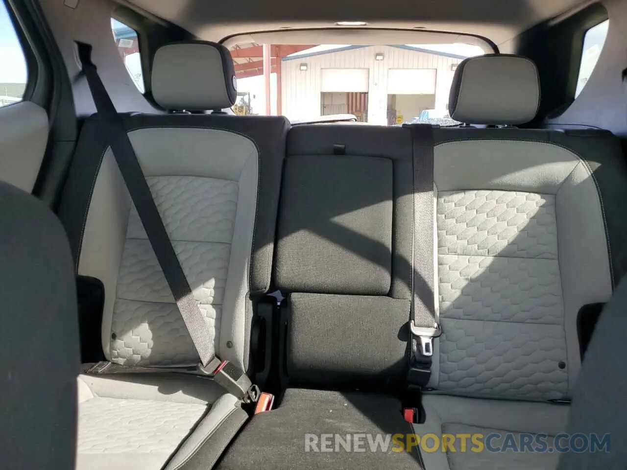 10 Photograph of a damaged car 2GNAXUEV7L6103155 CHEVROLET EQUINOX 2020