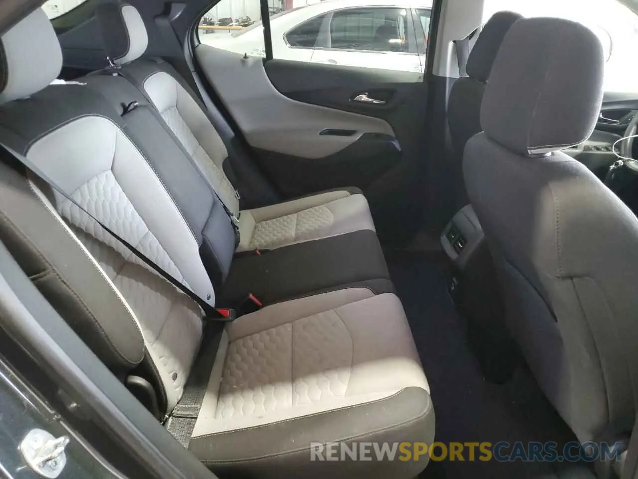 11 Photograph of a damaged car 2GNAXUEV7L6103155 CHEVROLET EQUINOX 2020