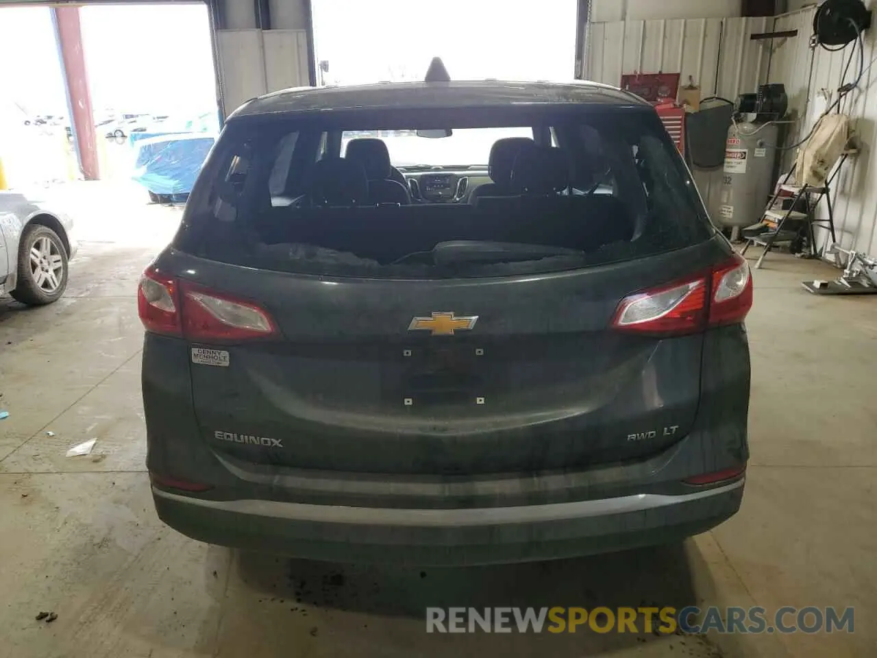 6 Photograph of a damaged car 2GNAXUEV7L6103155 CHEVROLET EQUINOX 2020