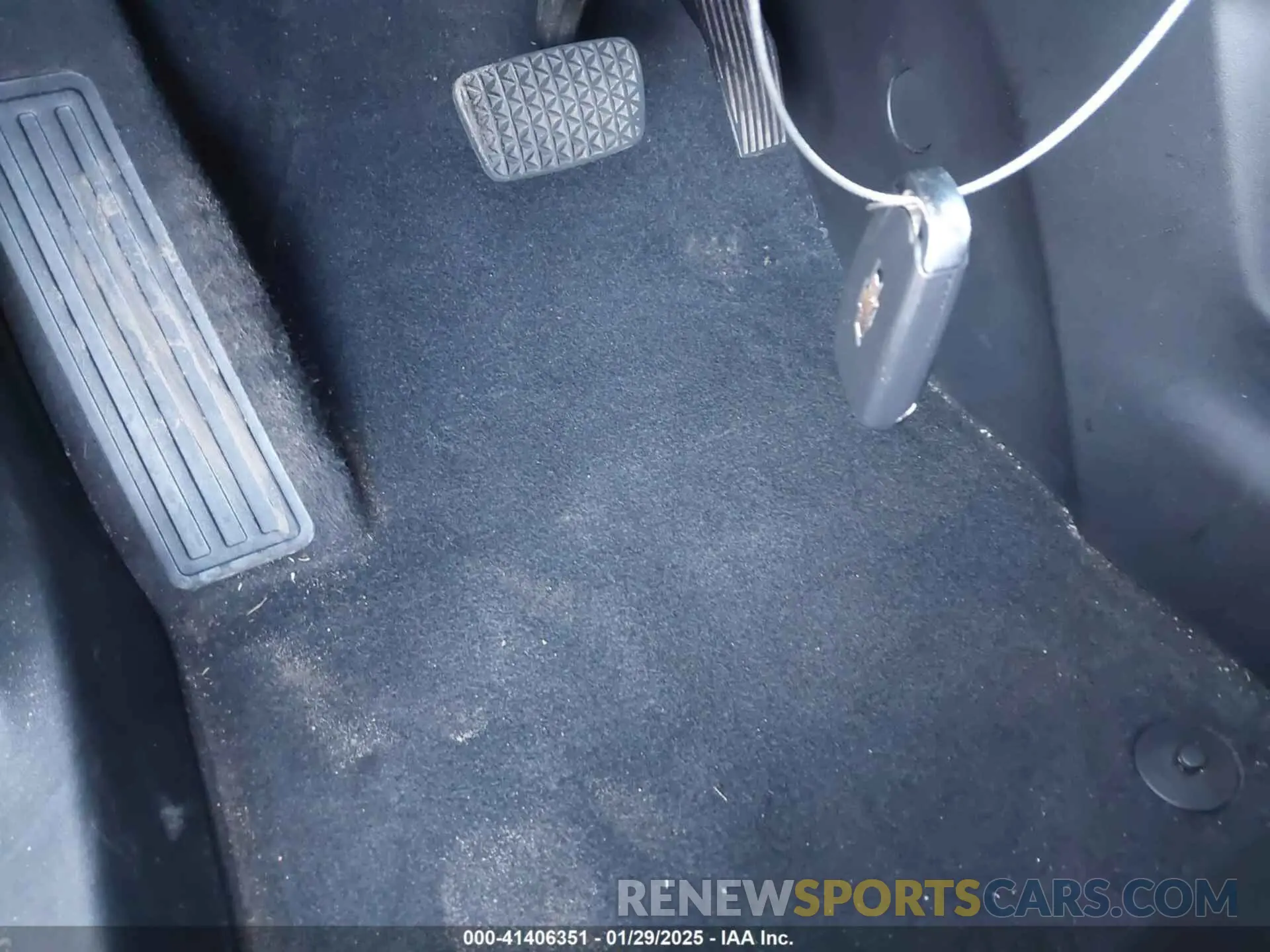 11 Photograph of a damaged car 2GNAXUEV7L6235588 CHEVROLET EQUINOX 2020