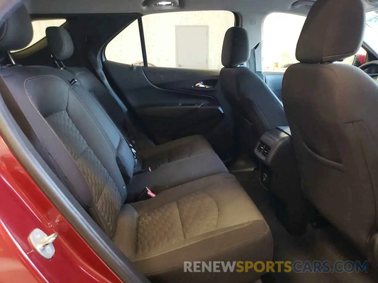 11 Photograph of a damaged car 2GNAXUEV7L6261124 CHEVROLET EQUINOX 2020