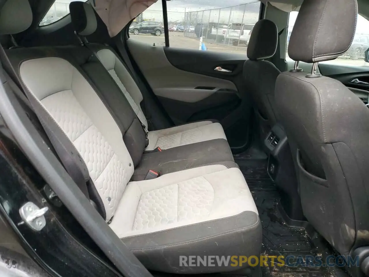 11 Photograph of a damaged car 2GNAXUEV8L6154728 CHEVROLET EQUINOX 2020