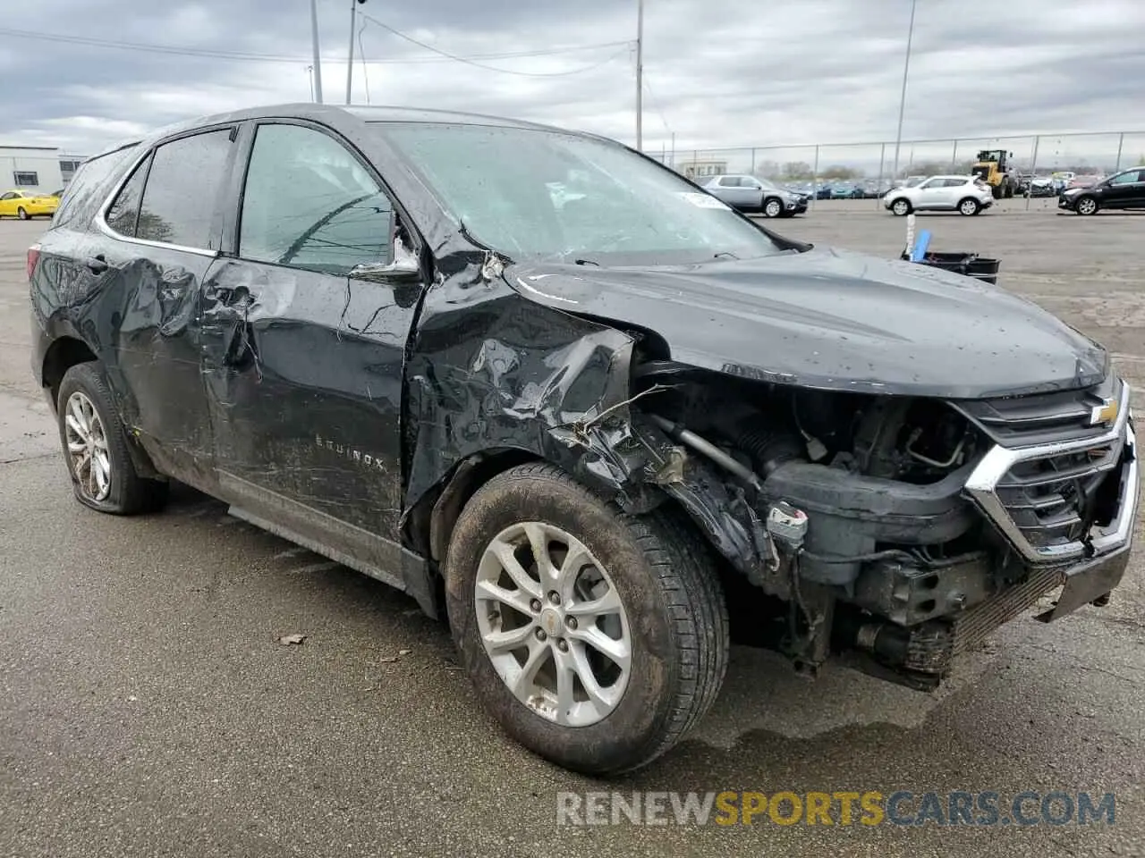 4 Photograph of a damaged car 2GNAXUEV8L6154728 CHEVROLET EQUINOX 2020