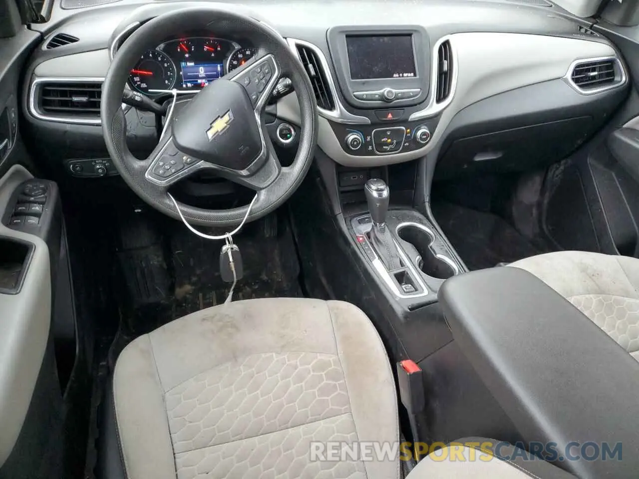 8 Photograph of a damaged car 2GNAXUEV8L6154728 CHEVROLET EQUINOX 2020