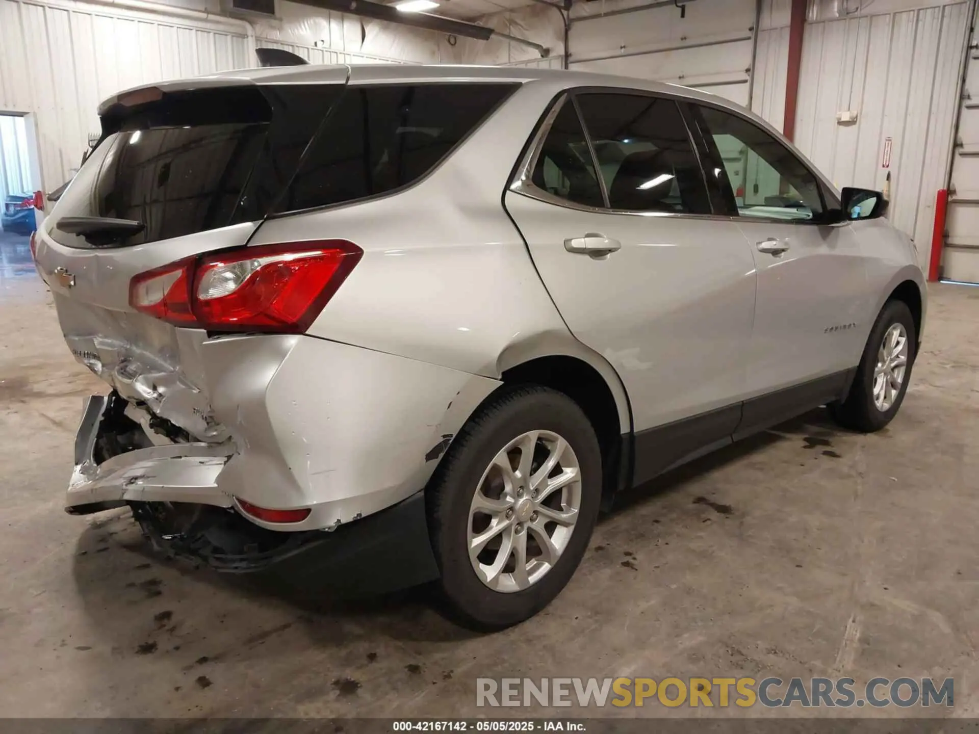 4 Фотография поврежденного автомобиля 2GNAXUEV8L6198096 CHEVROLET EQUINOX 2020