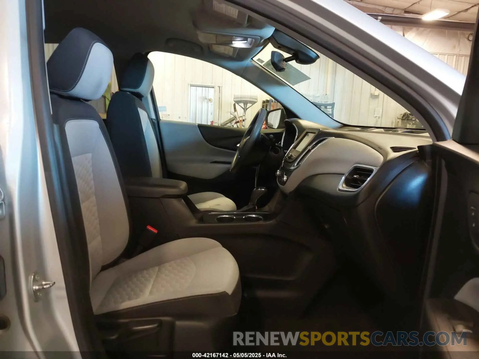 5 Фотография поврежденного автомобиля 2GNAXUEV8L6198096 CHEVROLET EQUINOX 2020