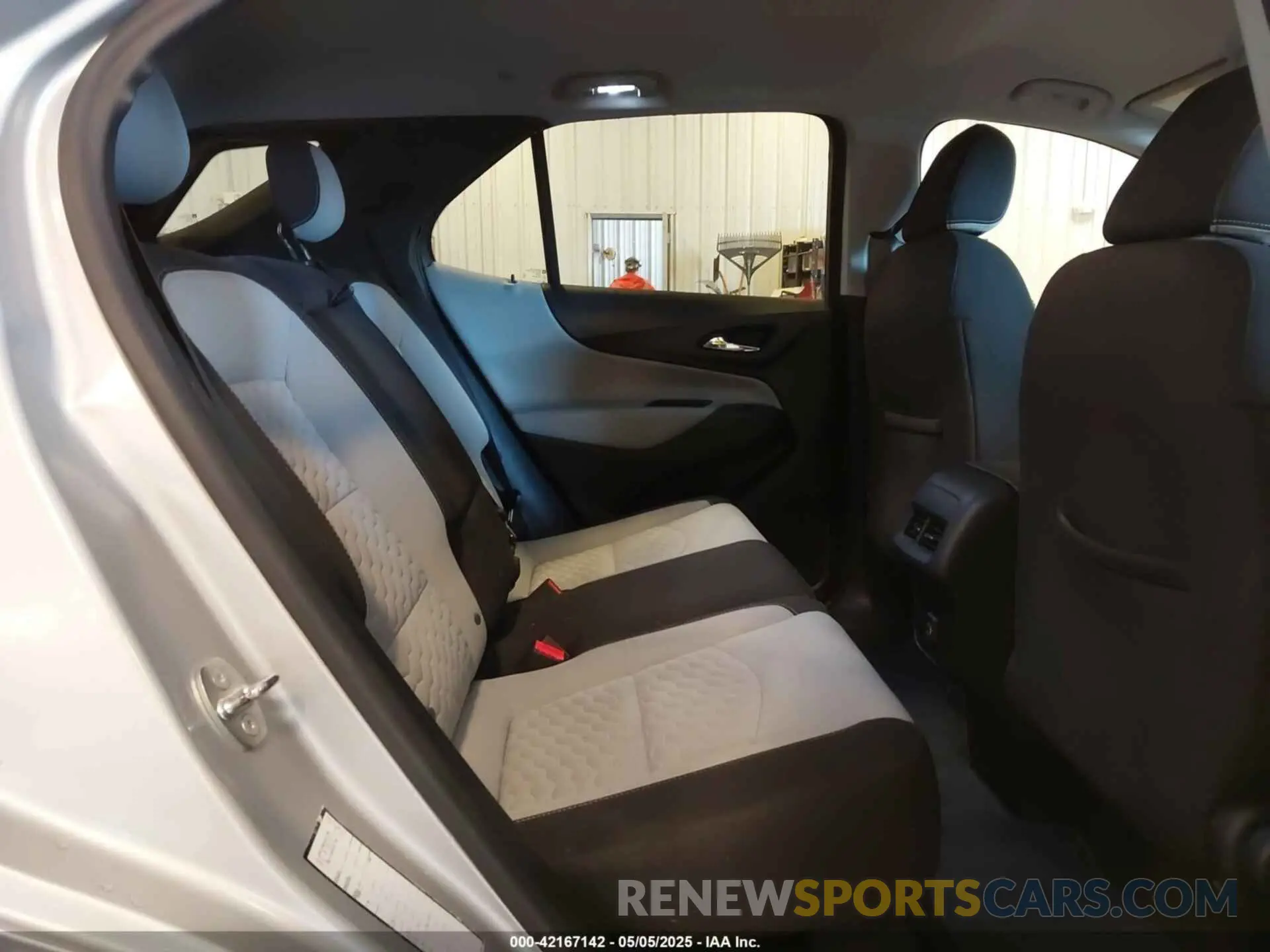 8 Фотография поврежденного автомобиля 2GNAXUEV8L6198096 CHEVROLET EQUINOX 2020