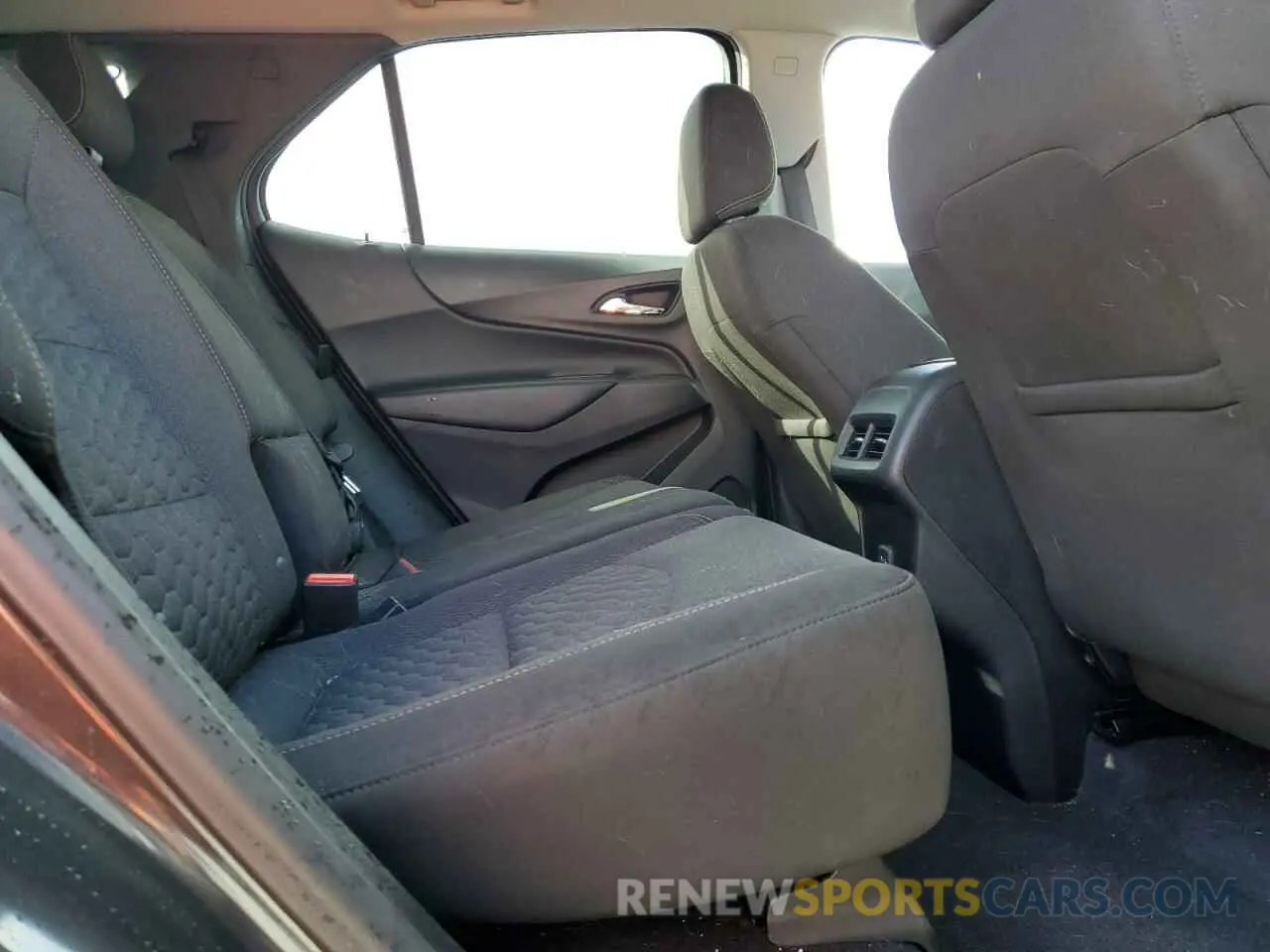 11 Фотография поврежденного автомобиля 2GNAXUEV8L6224647 CHEVROLET EQUINOX 2020