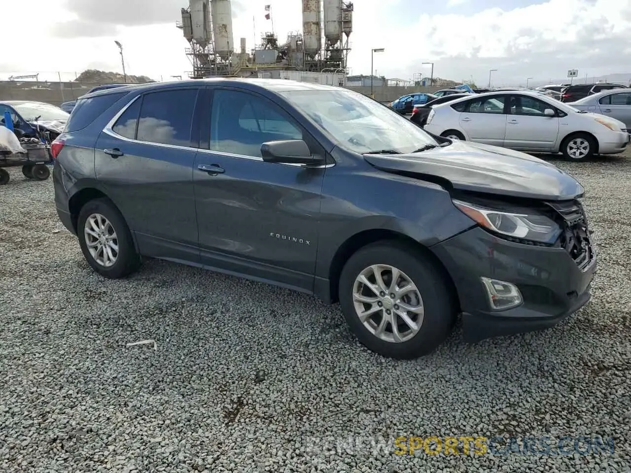 4 Фотография поврежденного автомобиля 2GNAXUEV8L6224647 CHEVROLET EQUINOX 2020