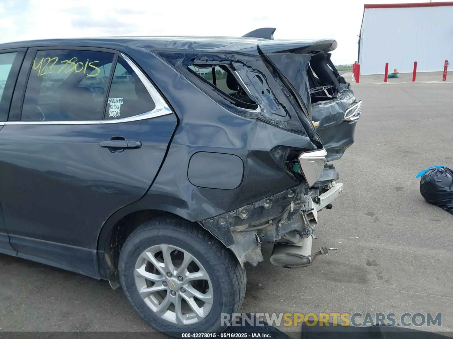 17 Фотография поврежденного автомобиля 2GNAXUEV8L6240962 CHEVROLET EQUINOX 2020
