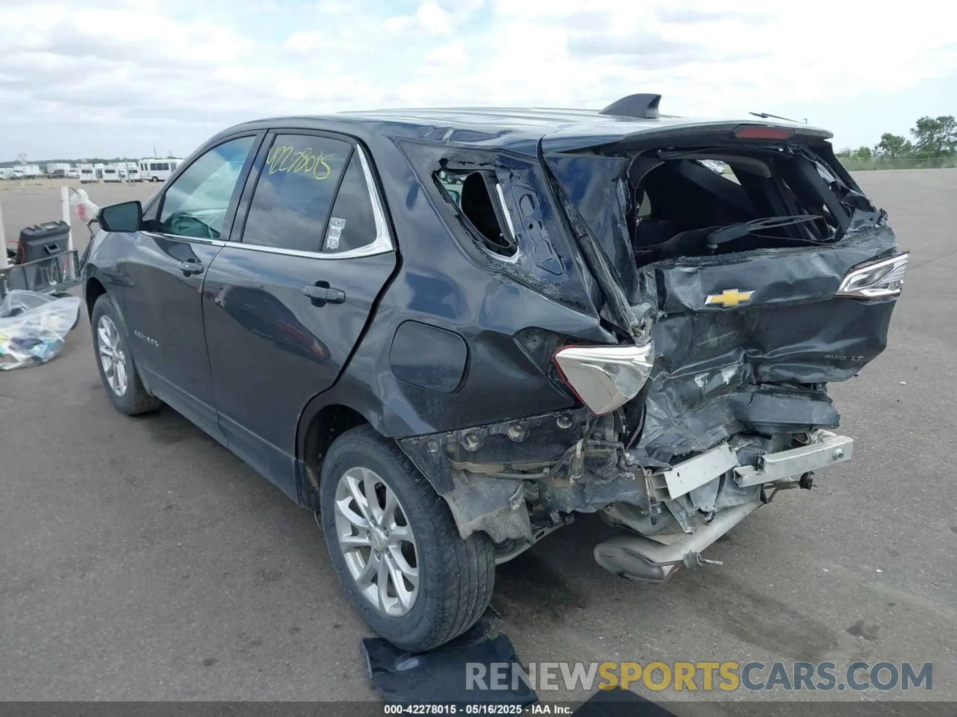 3 Фотография поврежденного автомобиля 2GNAXUEV8L6240962 CHEVROLET EQUINOX 2020