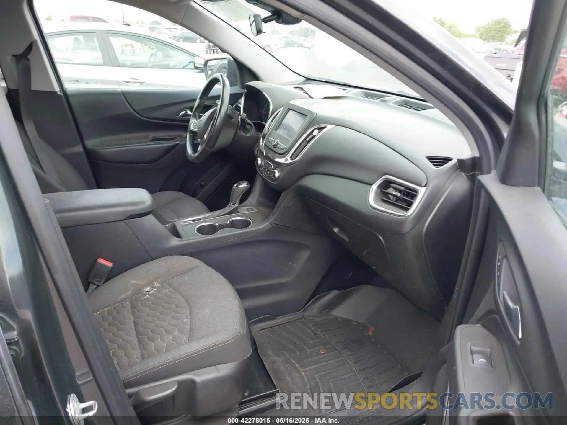 5 Фотография поврежденного автомобиля 2GNAXUEV8L6240962 CHEVROLET EQUINOX 2020