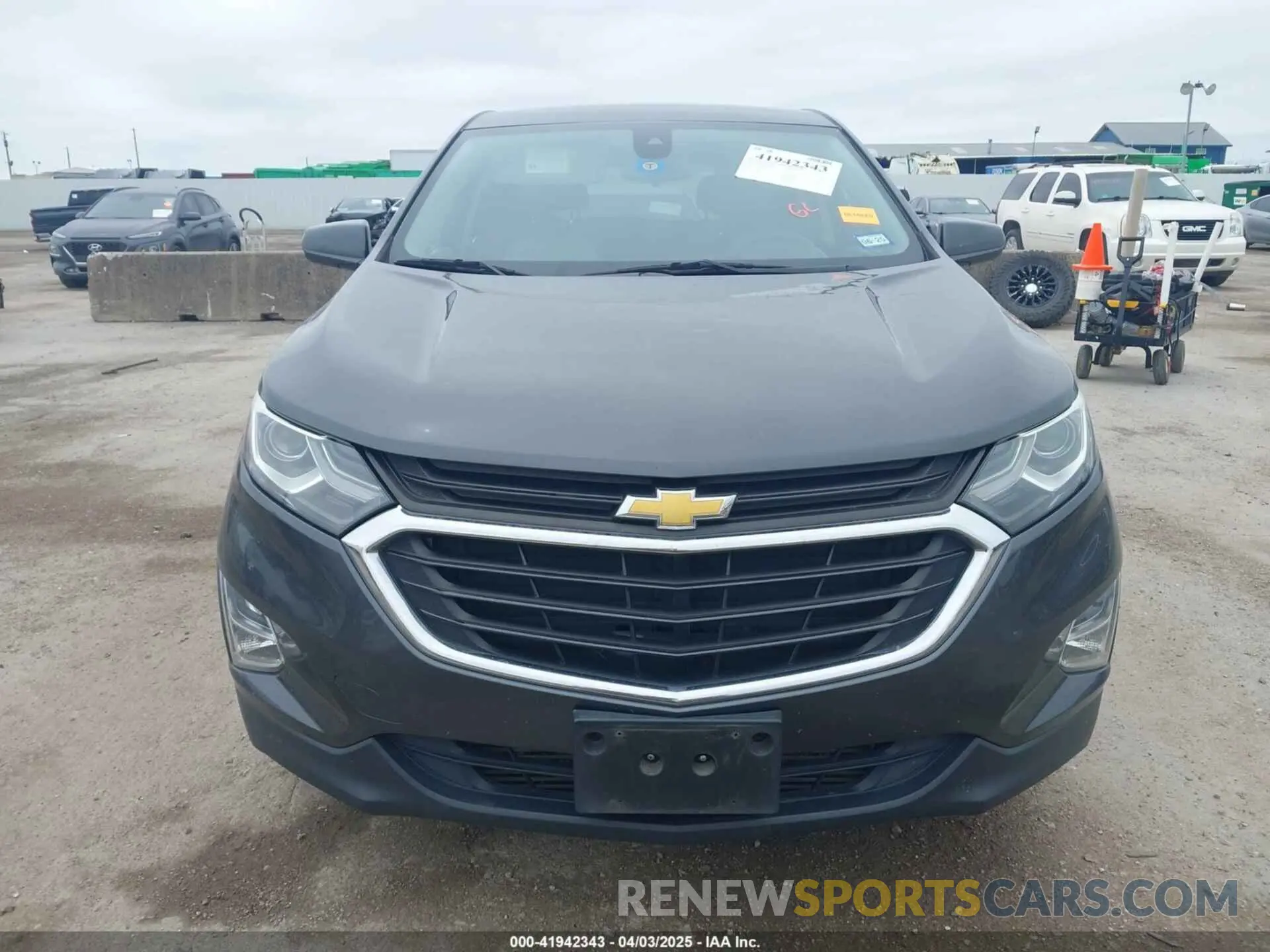 12 Photograph of a damaged car 2GNAXUEV9L6101987 CHEVROLET EQUINOX 2020