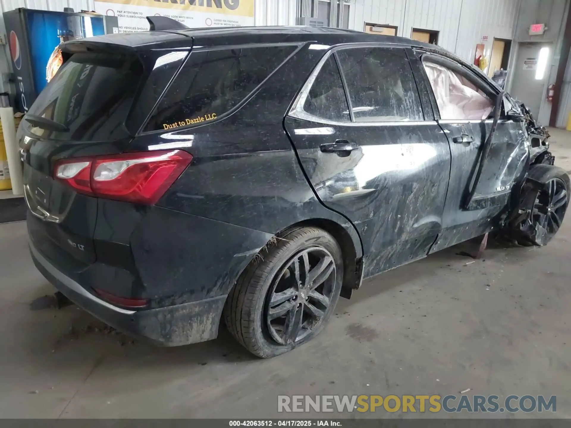 4 Photograph of a damaged car 2GNAXUEV9L6204567 CHEVROLET EQUINOX 2020