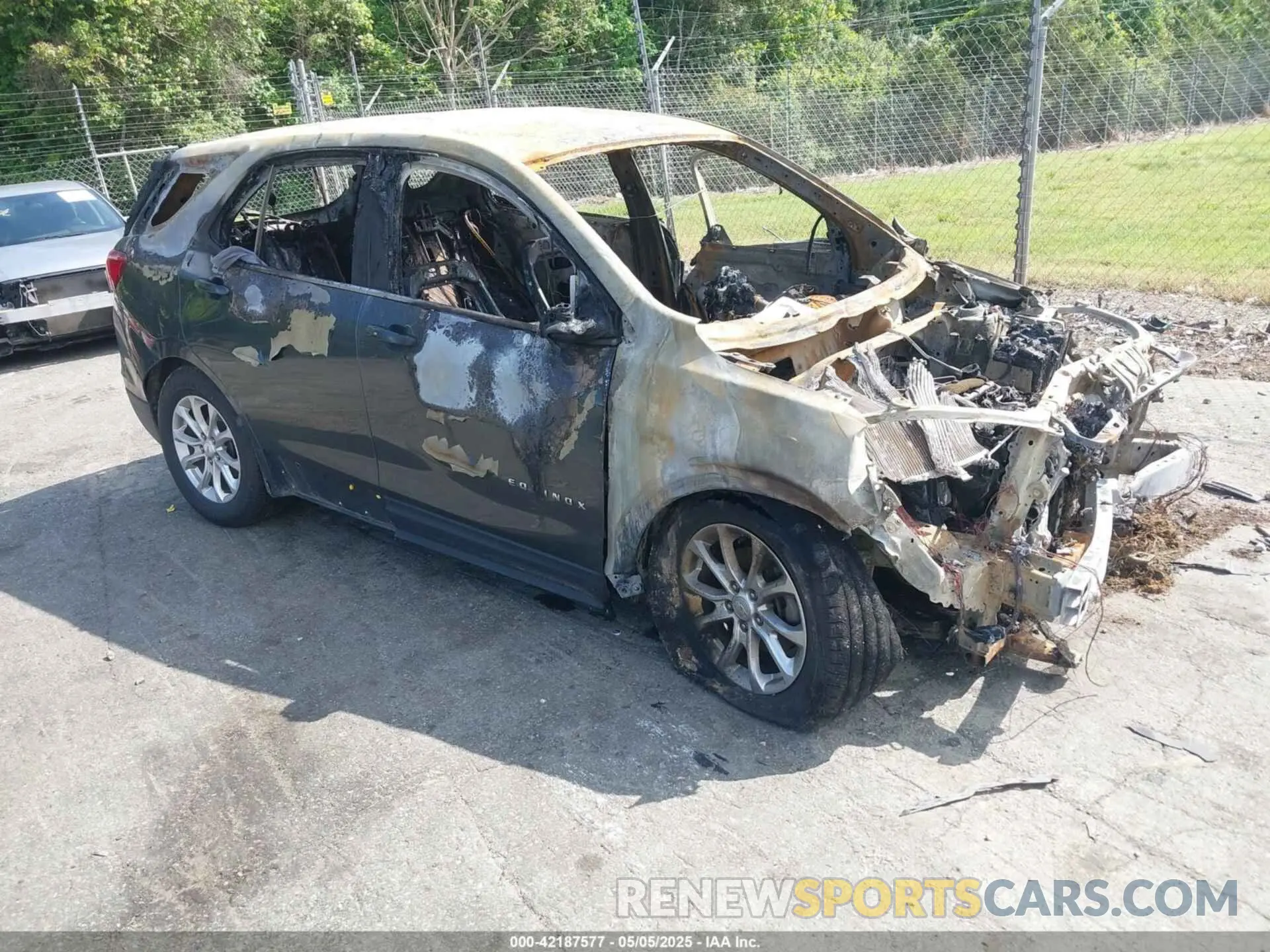 1 Photograph of a damaged car 2GNAXUEV9L6215861 CHEVROLET EQUINOX 2020