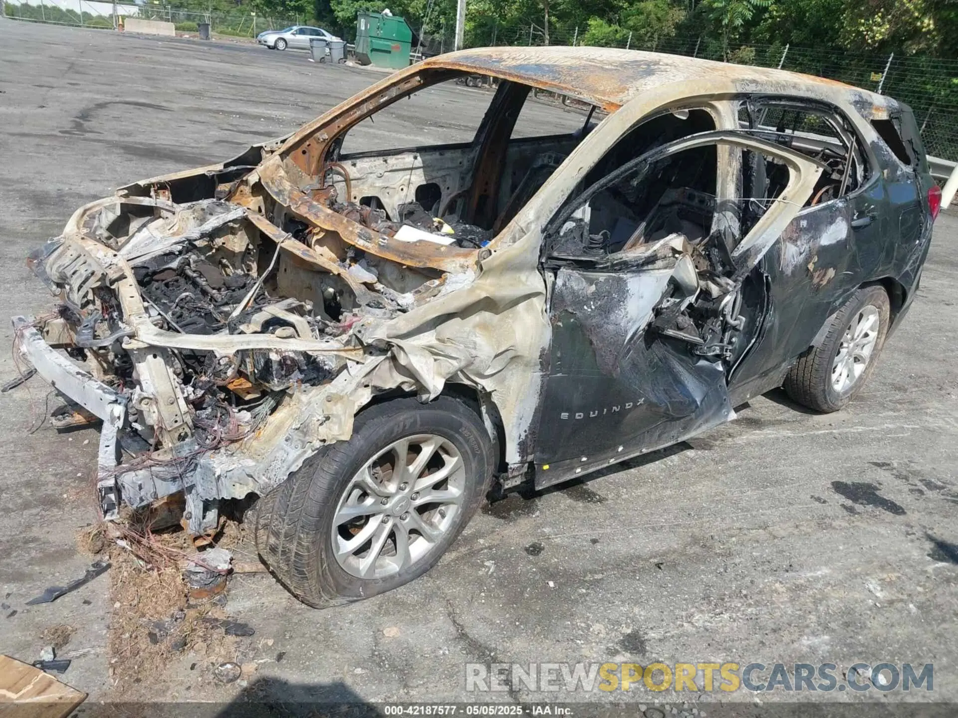 2 Photograph of a damaged car 2GNAXUEV9L6215861 CHEVROLET EQUINOX 2020