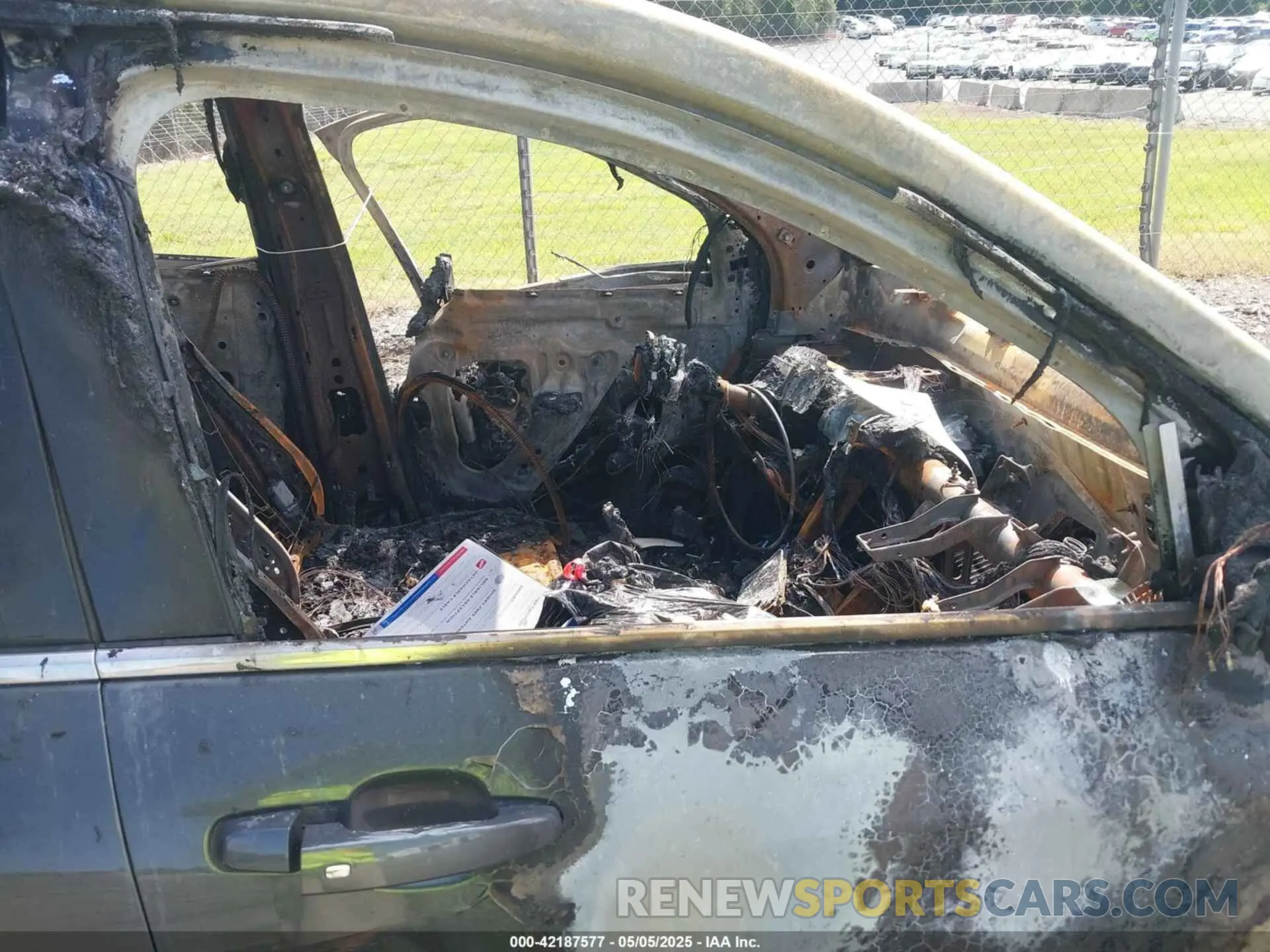 5 Photograph of a damaged car 2GNAXUEV9L6215861 CHEVROLET EQUINOX 2020