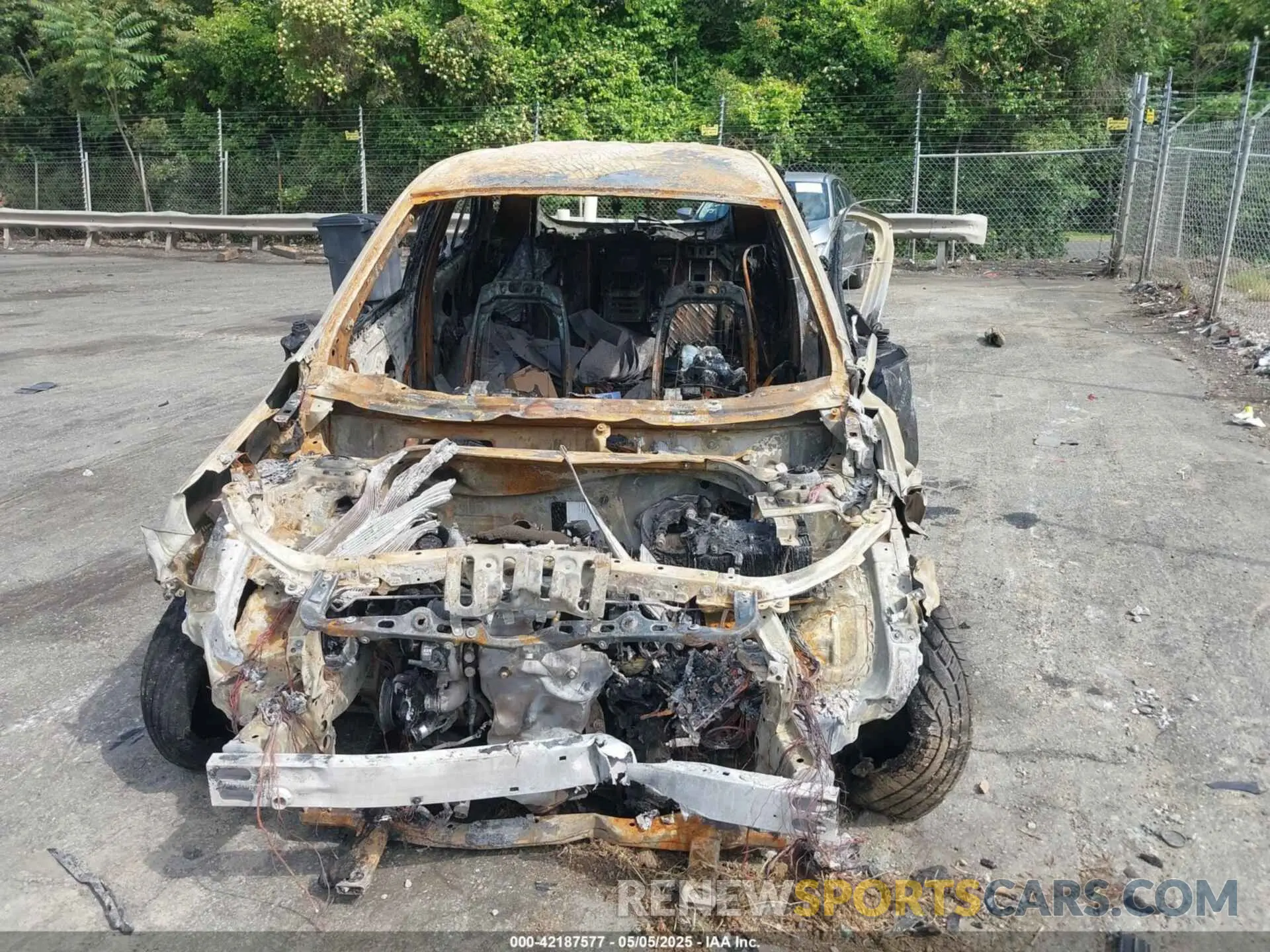 6 Photograph of a damaged car 2GNAXUEV9L6215861 CHEVROLET EQUINOX 2020
