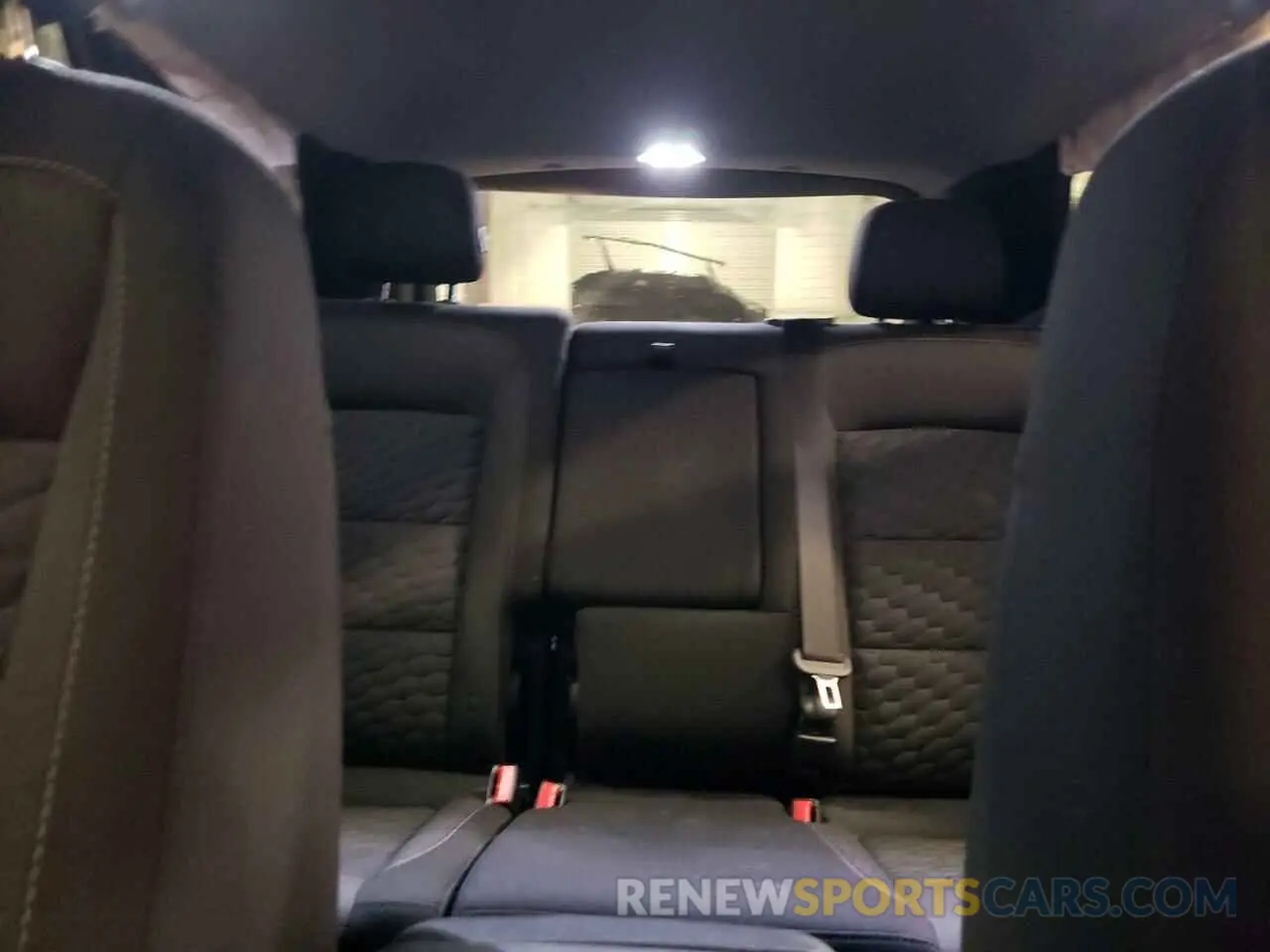 10 Photograph of a damaged car 2GNAXUEV9L6233938 CHEVROLET EQUINOX 2020