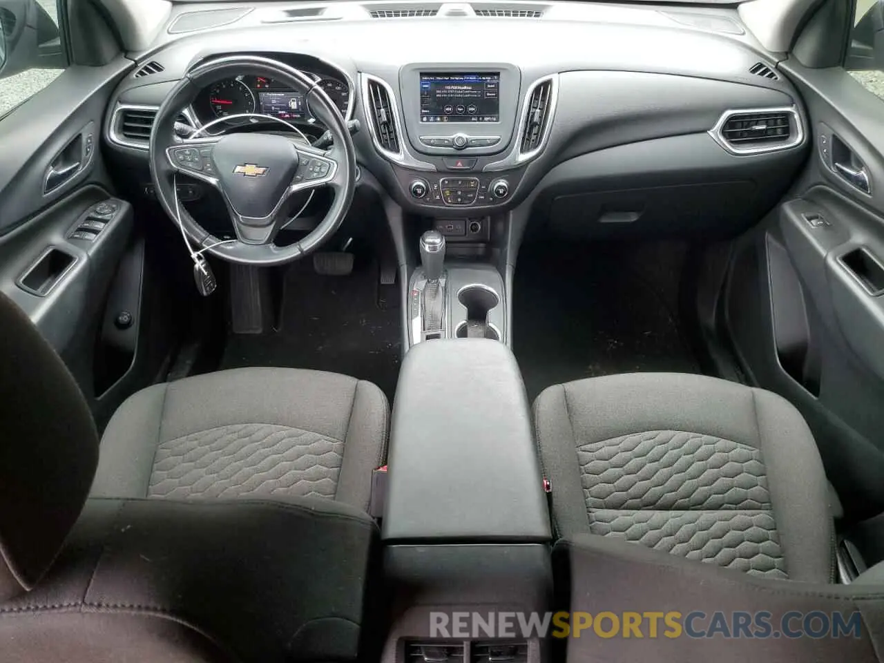 8 Photograph of a damaged car 2GNAXUEV9L6271881 CHEVROLET EQUINOX 2020