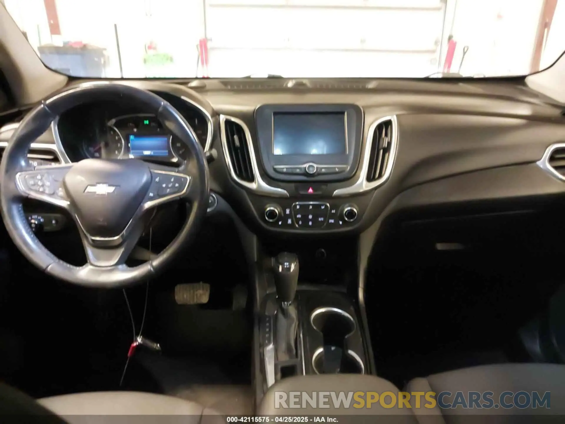 17 Photograph of a damaged car 2GNAXUEV9L6283724 CHEVROLET EQUINOX 2020
