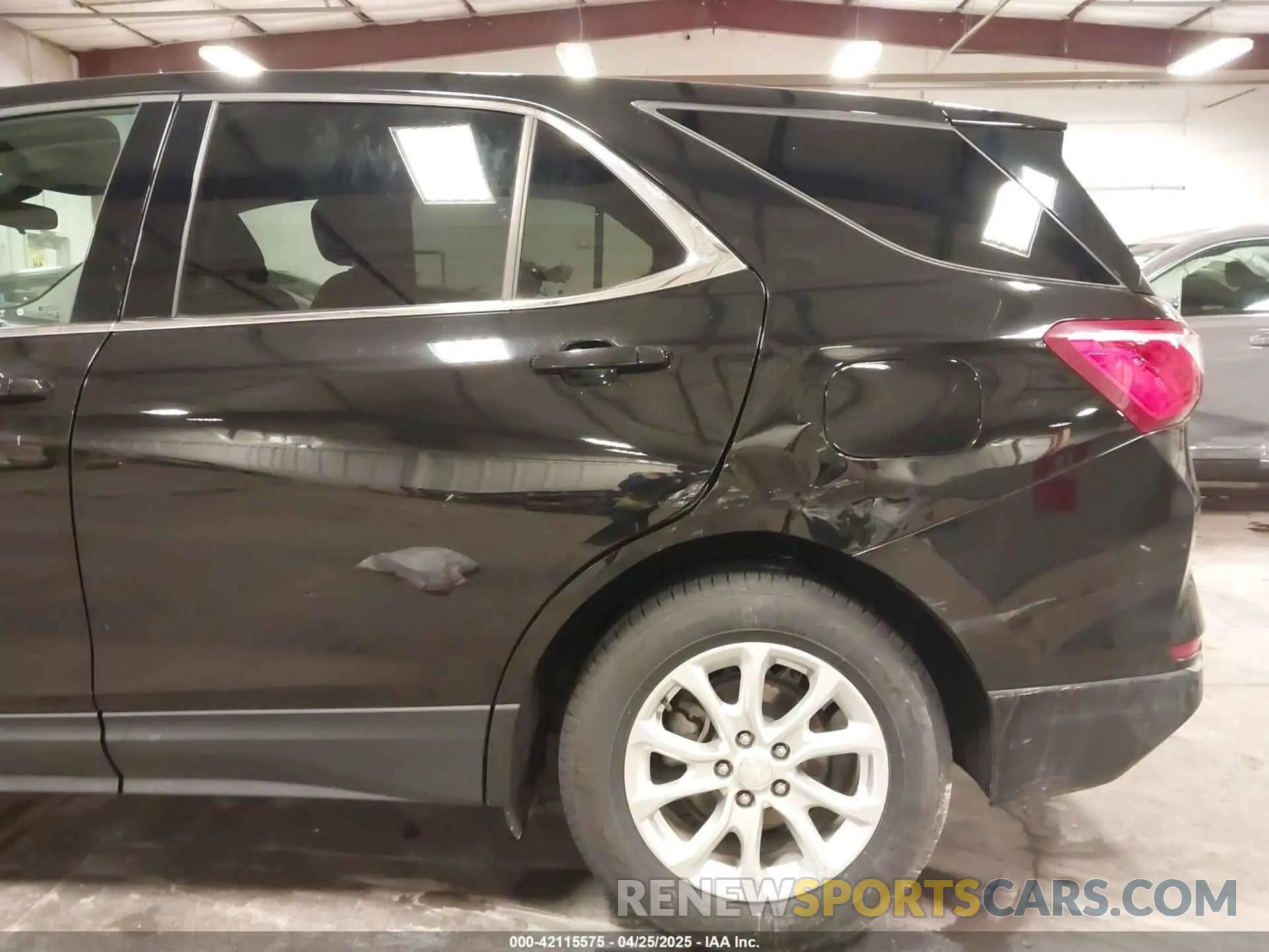 6 Photograph of a damaged car 2GNAXUEV9L6283724 CHEVROLET EQUINOX 2020