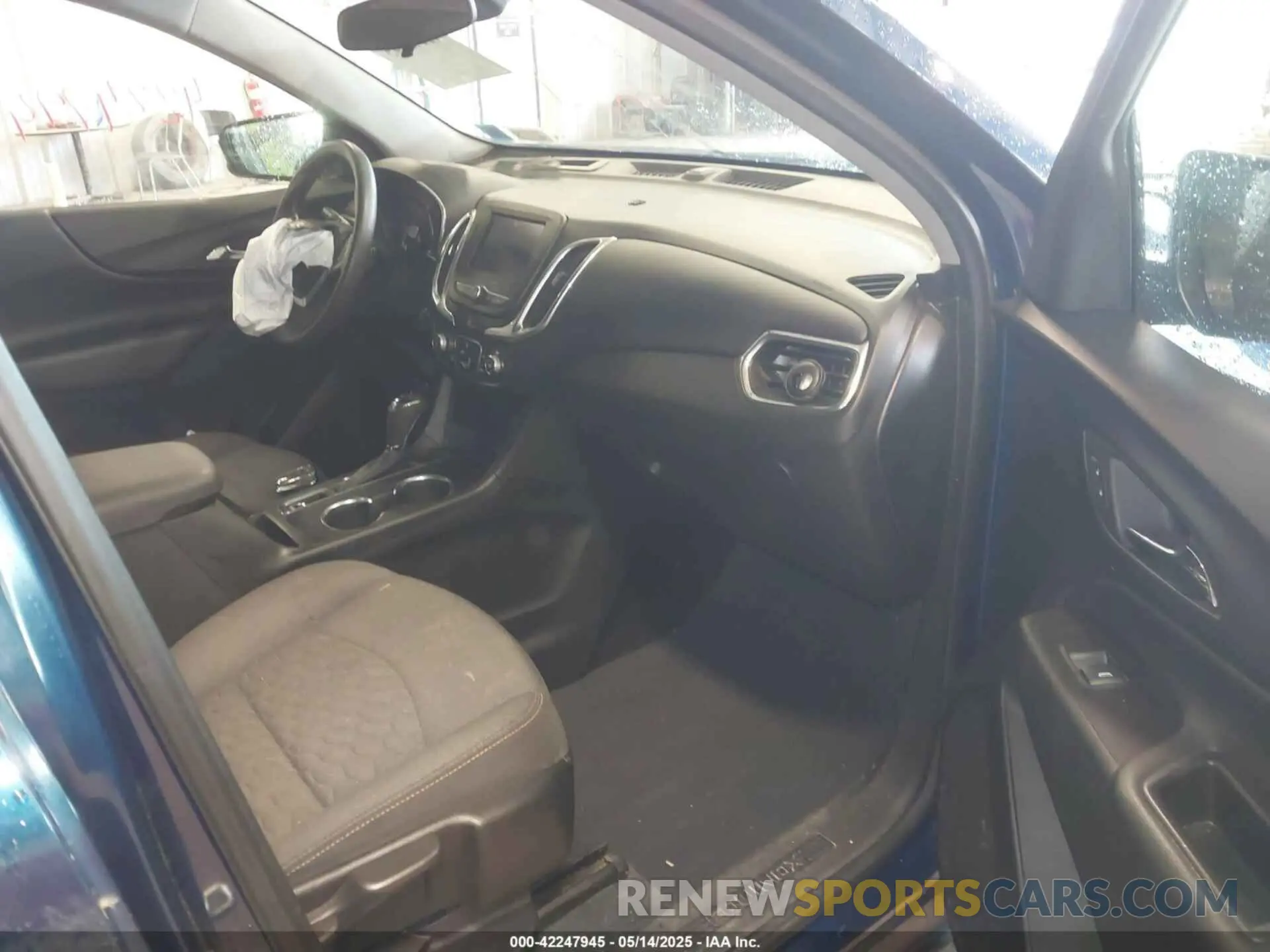 5 Фотография поврежденного автомобиля 2GNAXUEVXL6110911 CHEVROLET EQUINOX 2020