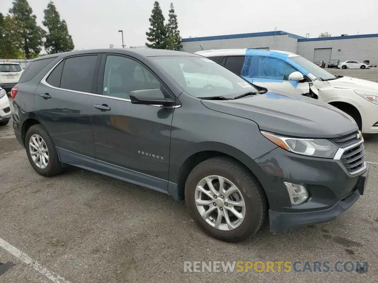 4 Photograph of a damaged car 2GNAXUEVXL6111749 CHEVROLET EQUINOX 2020