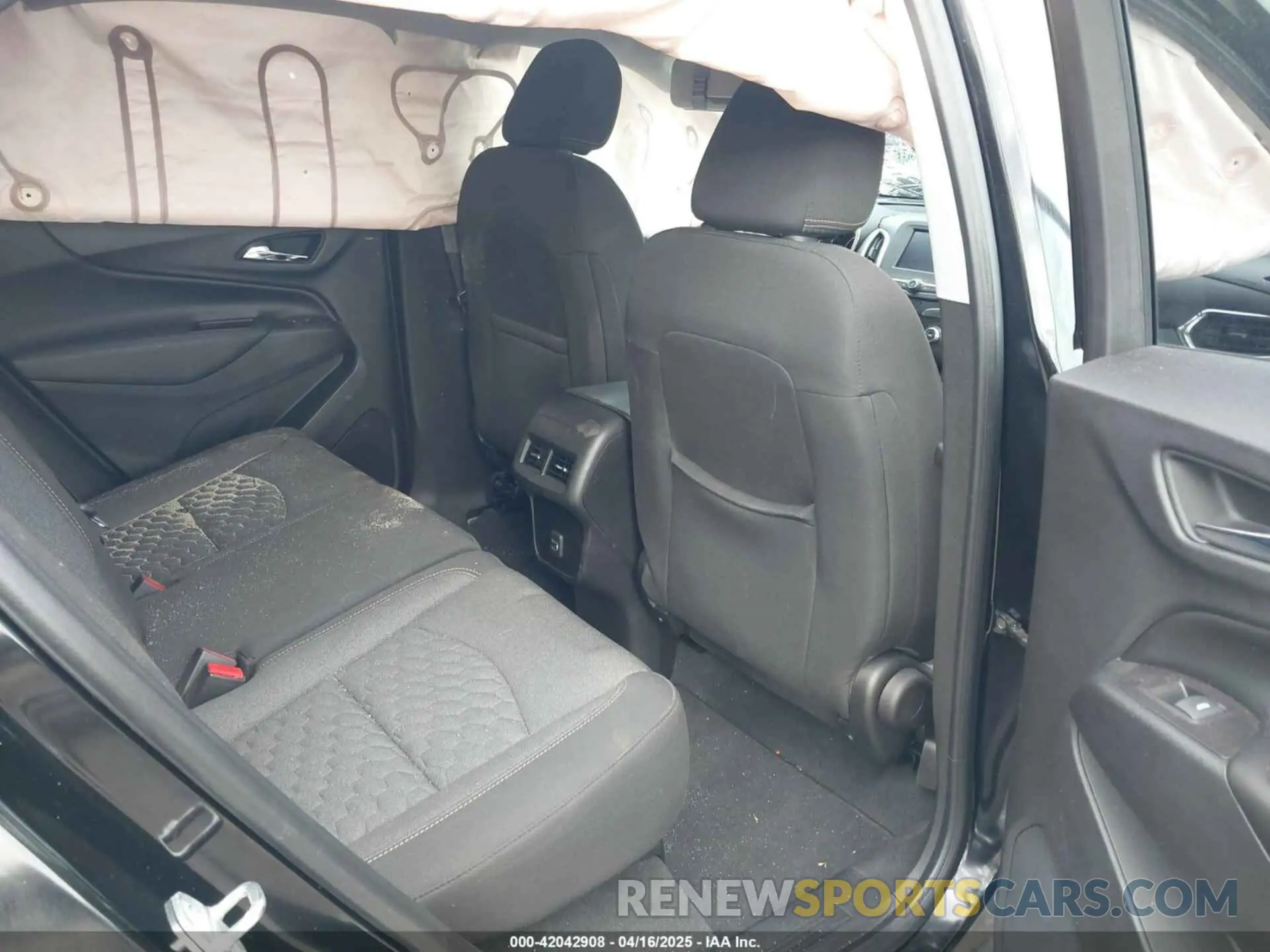 8 Photograph of a damaged car 2GNAXUEVXL6167545 CHEVROLET EQUINOX 2020